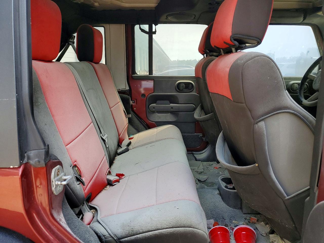 2008 Jeep Wrangler Unlimited Sahara Burgundy vin: 1J4GA59138L644603