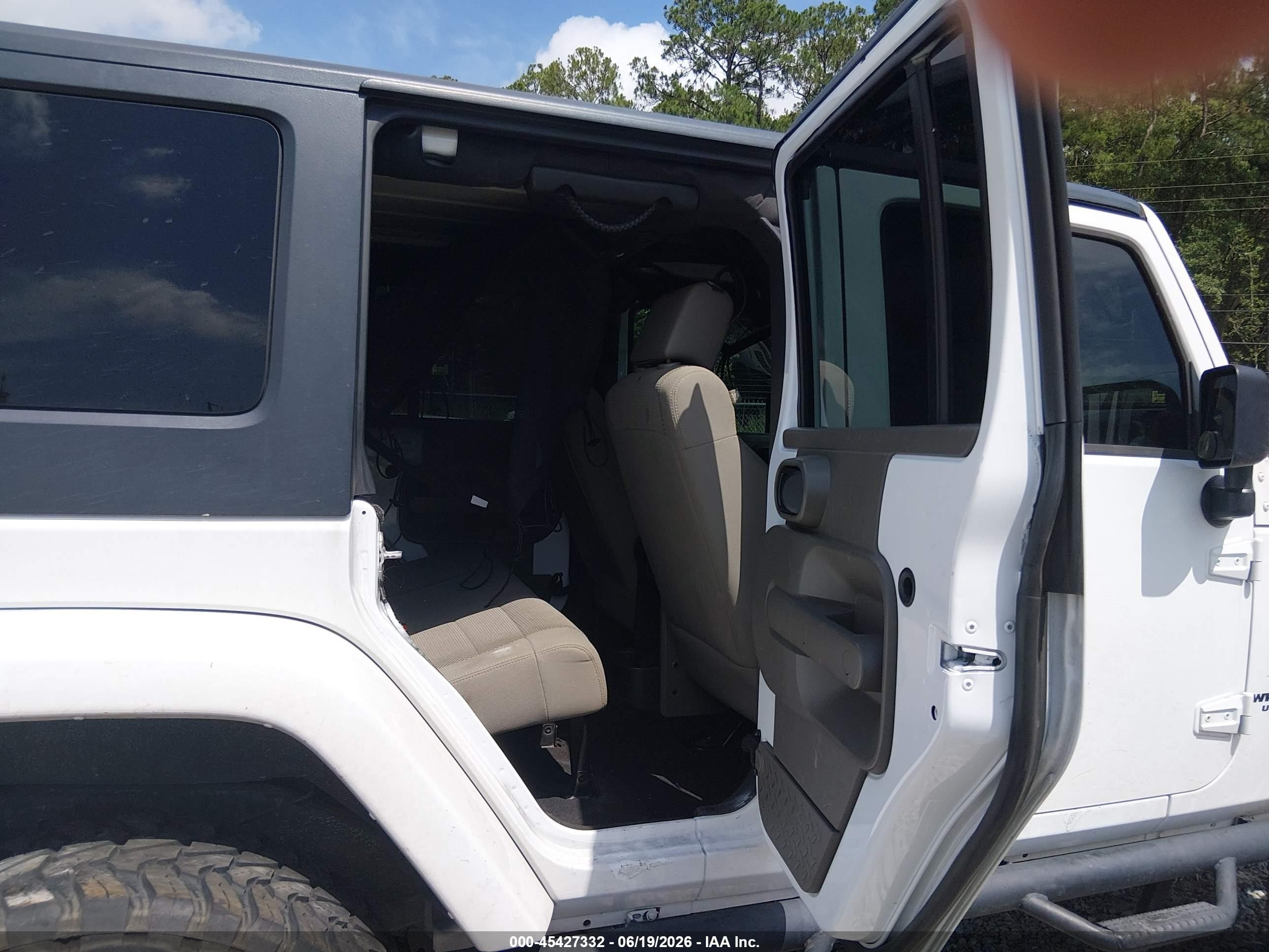 2007 Jeep Wrangler Unlimited Sahara White vin: 1J4GA59147L140513