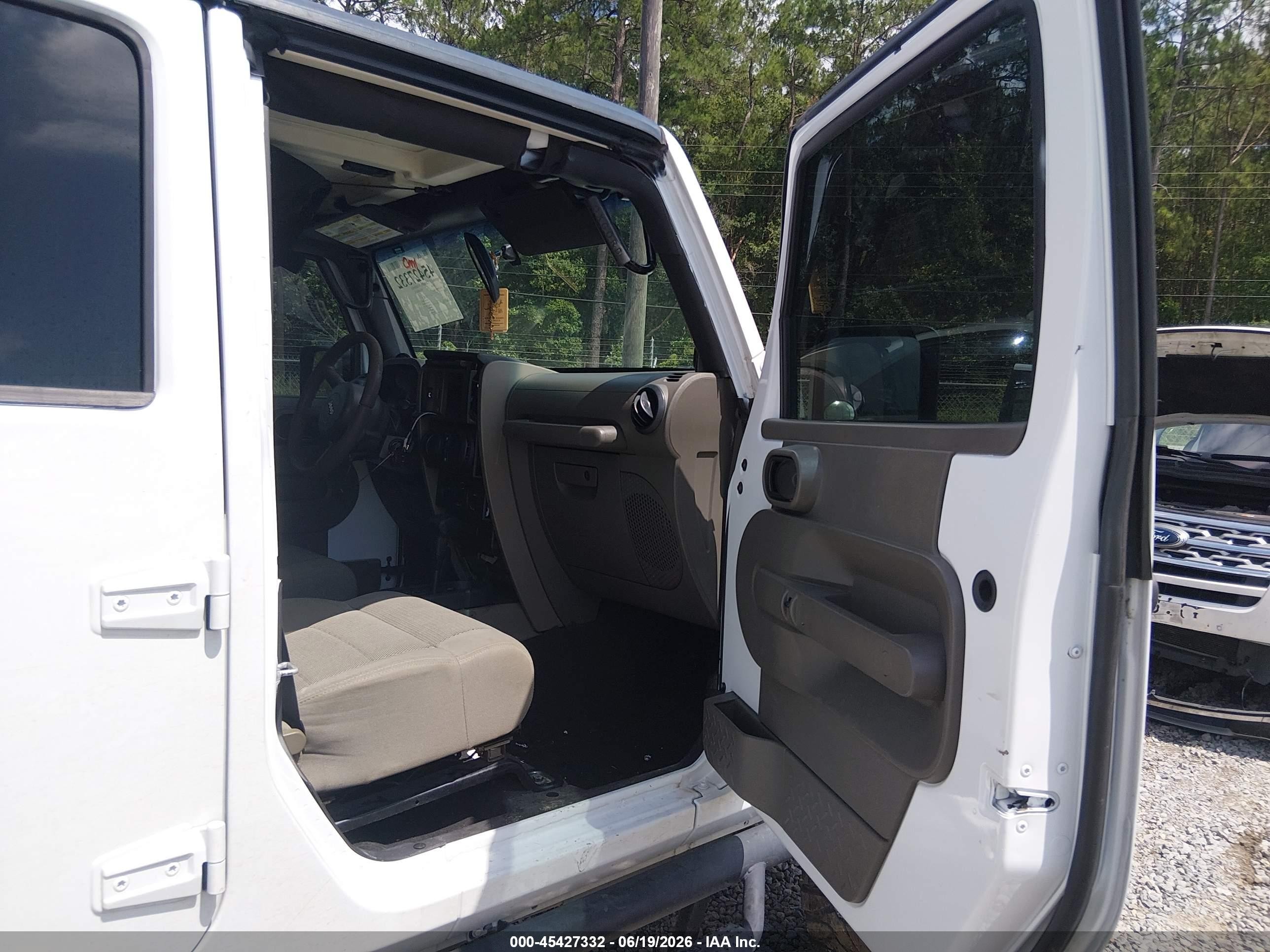 2007 Jeep Wrangler Unlimited Sahara White vin: 1J4GA59147L140513