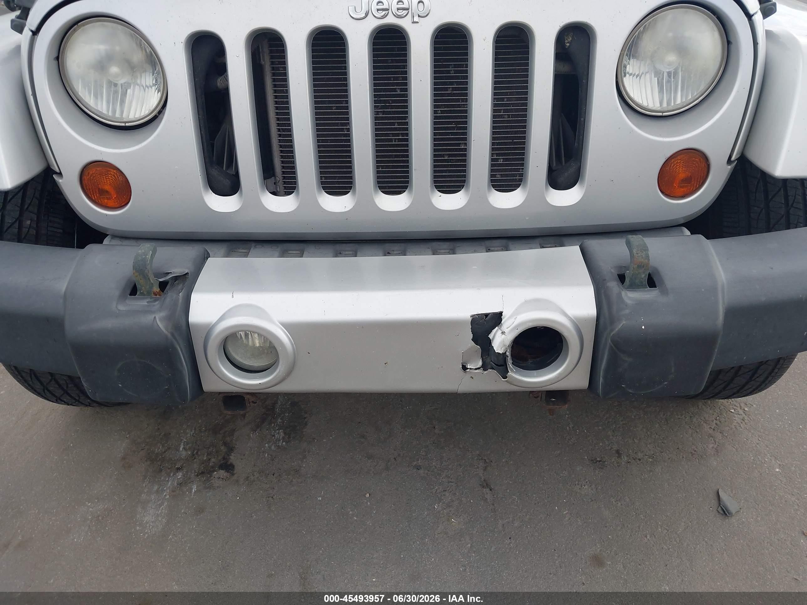 2008 Jeep Wrangler Unlimited Sahara Silver vin: 1J4GA59148L614221