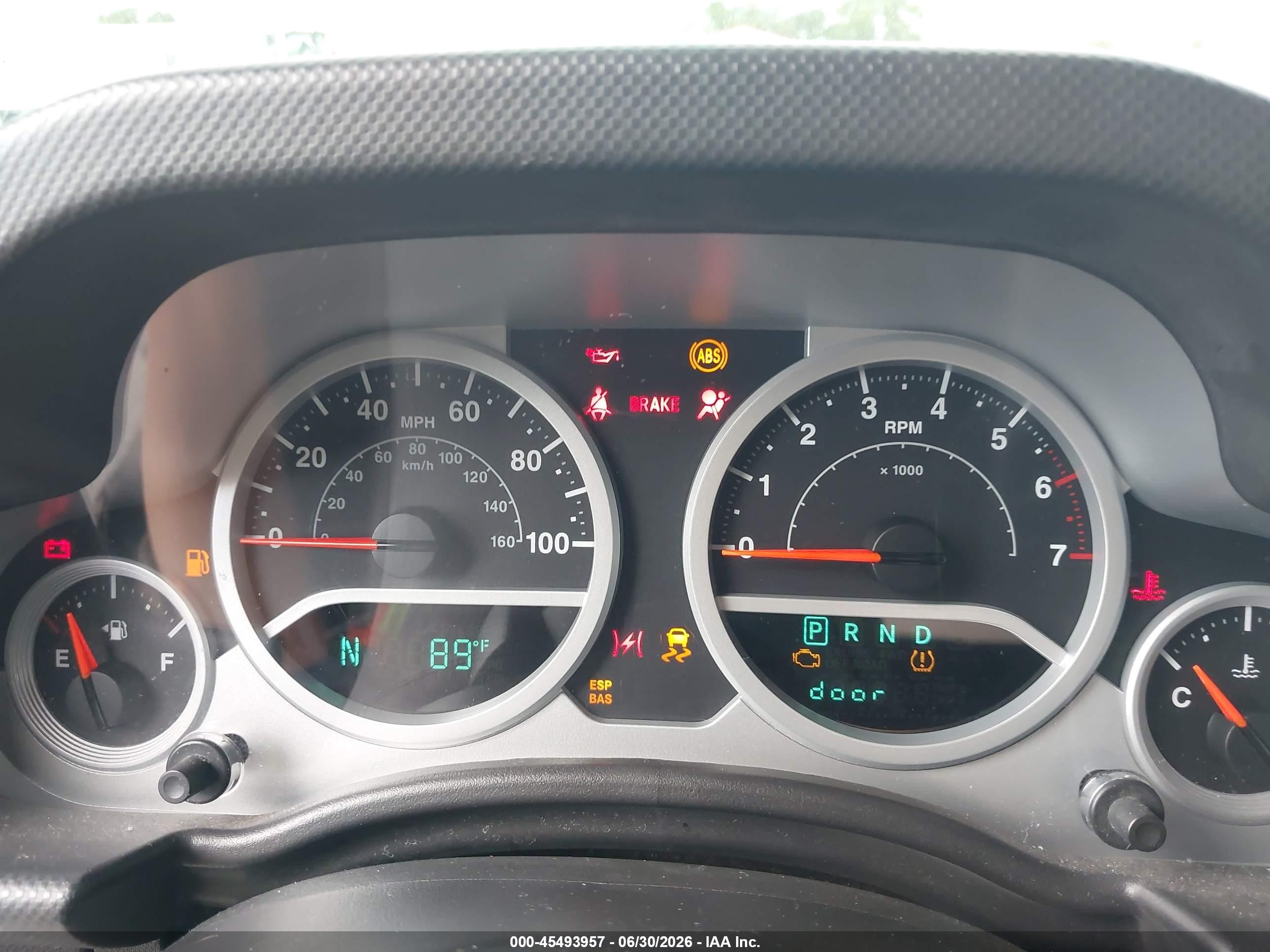 2008 Jeep Wrangler Unlimited Sahara Silver vin: 1J4GA59148L614221