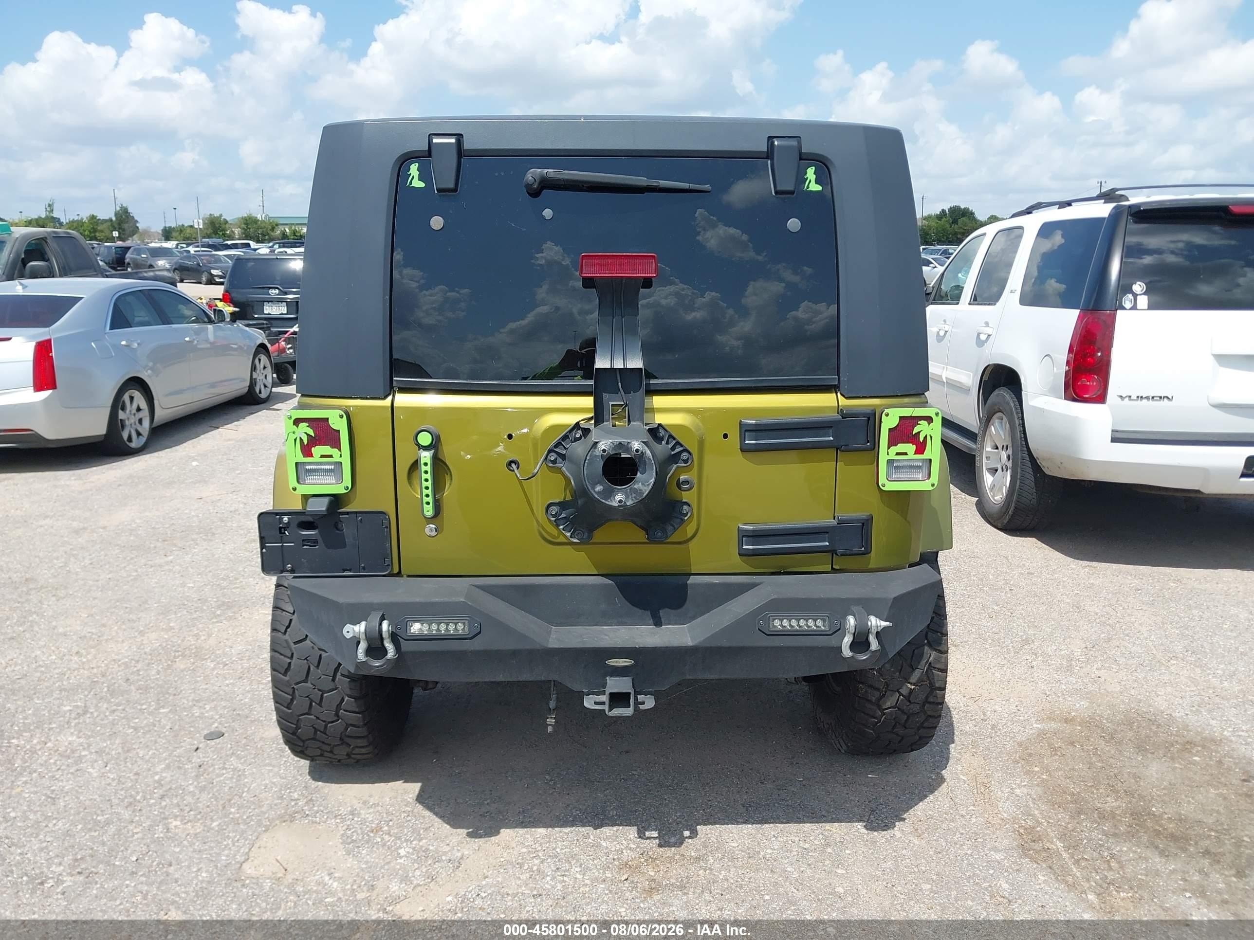 2007 Jeep Wrangler Unlimited Sahara Gold vin: 1J4GA59157L155747