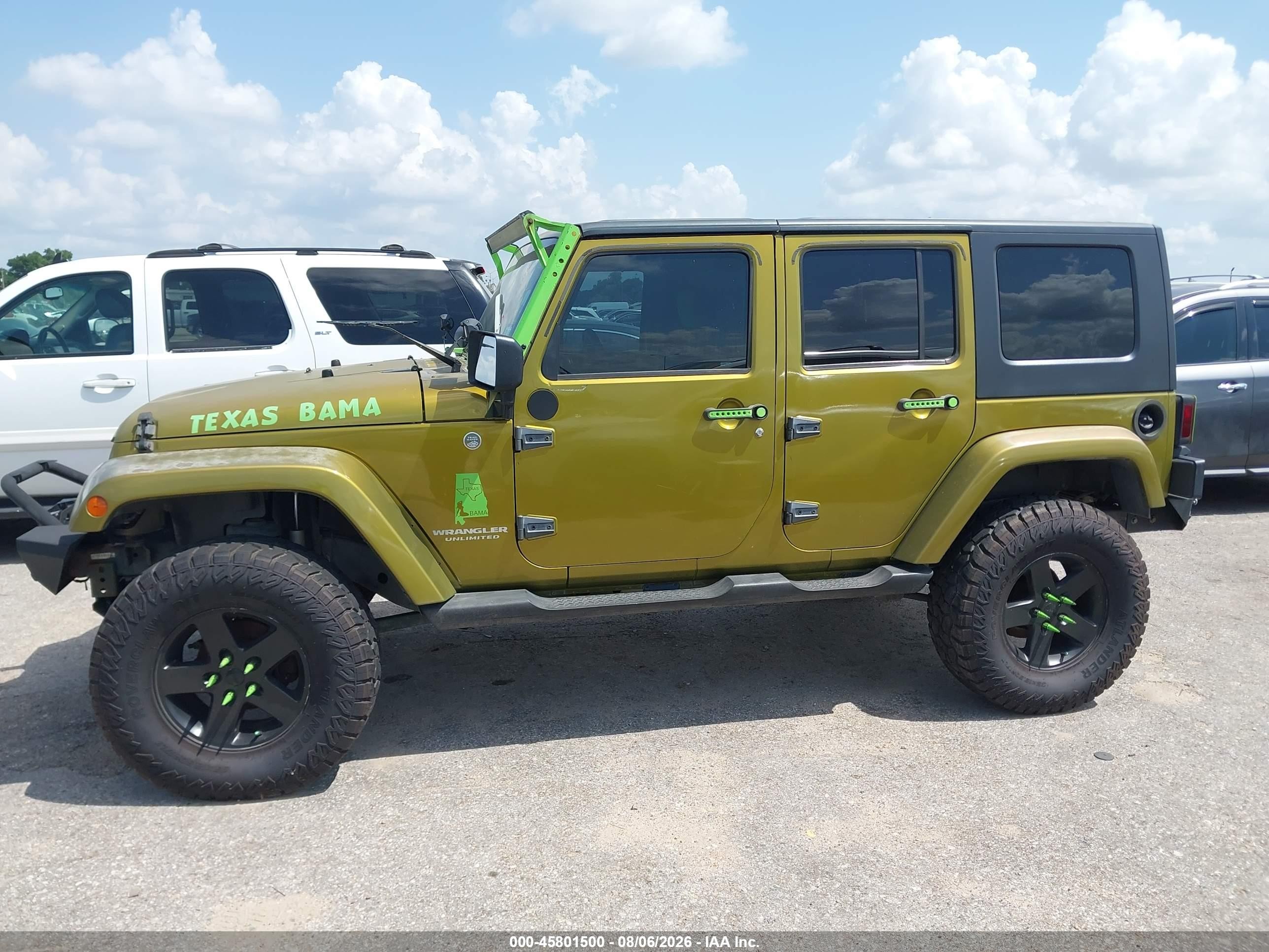 2007 Jeep Wrangler Unlimited Sahara Gold vin: 1J4GA59157L155747