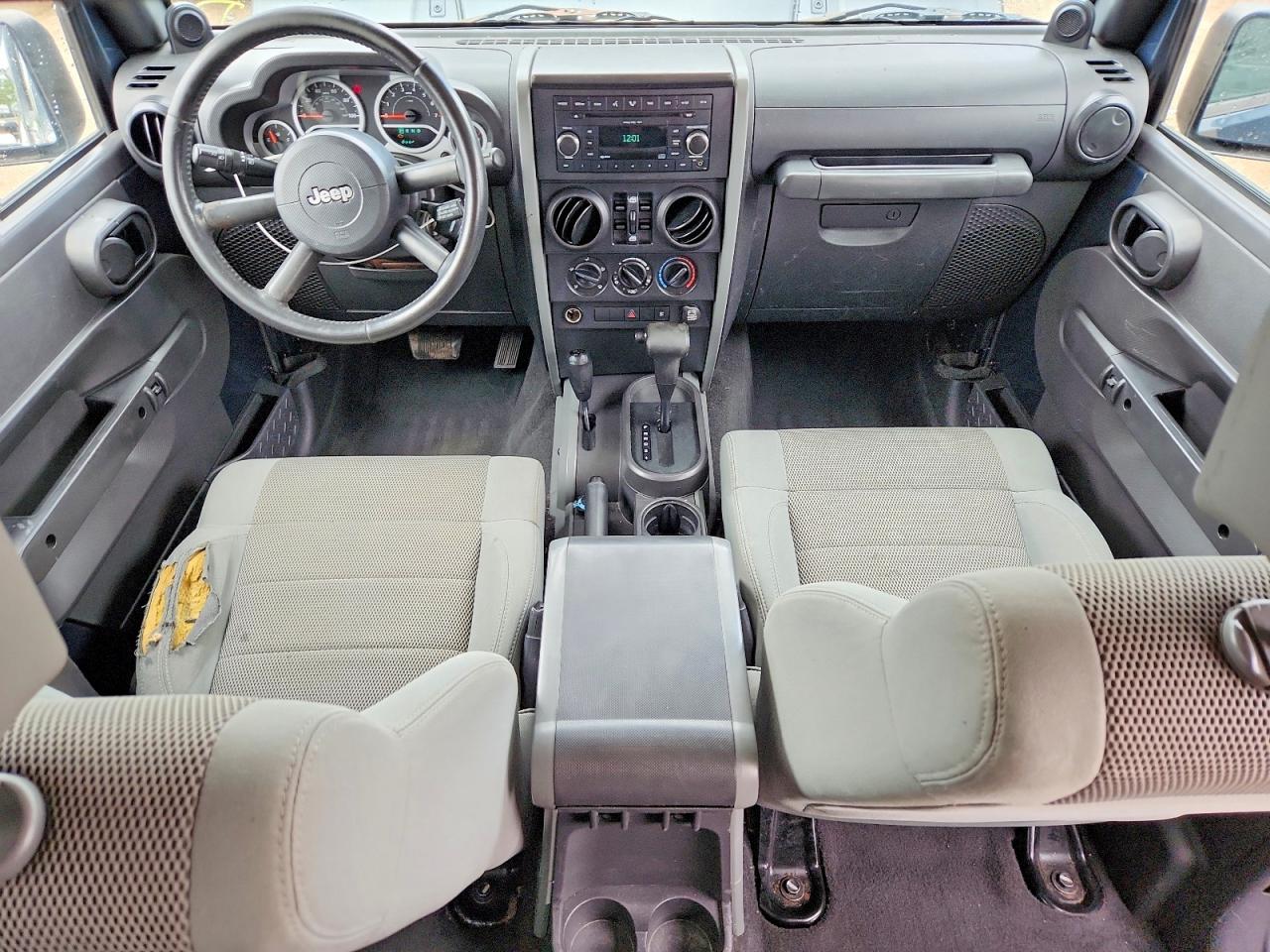 2007 Jeep Wrangler Sahara Gray vin: 1J4GA59157L156414