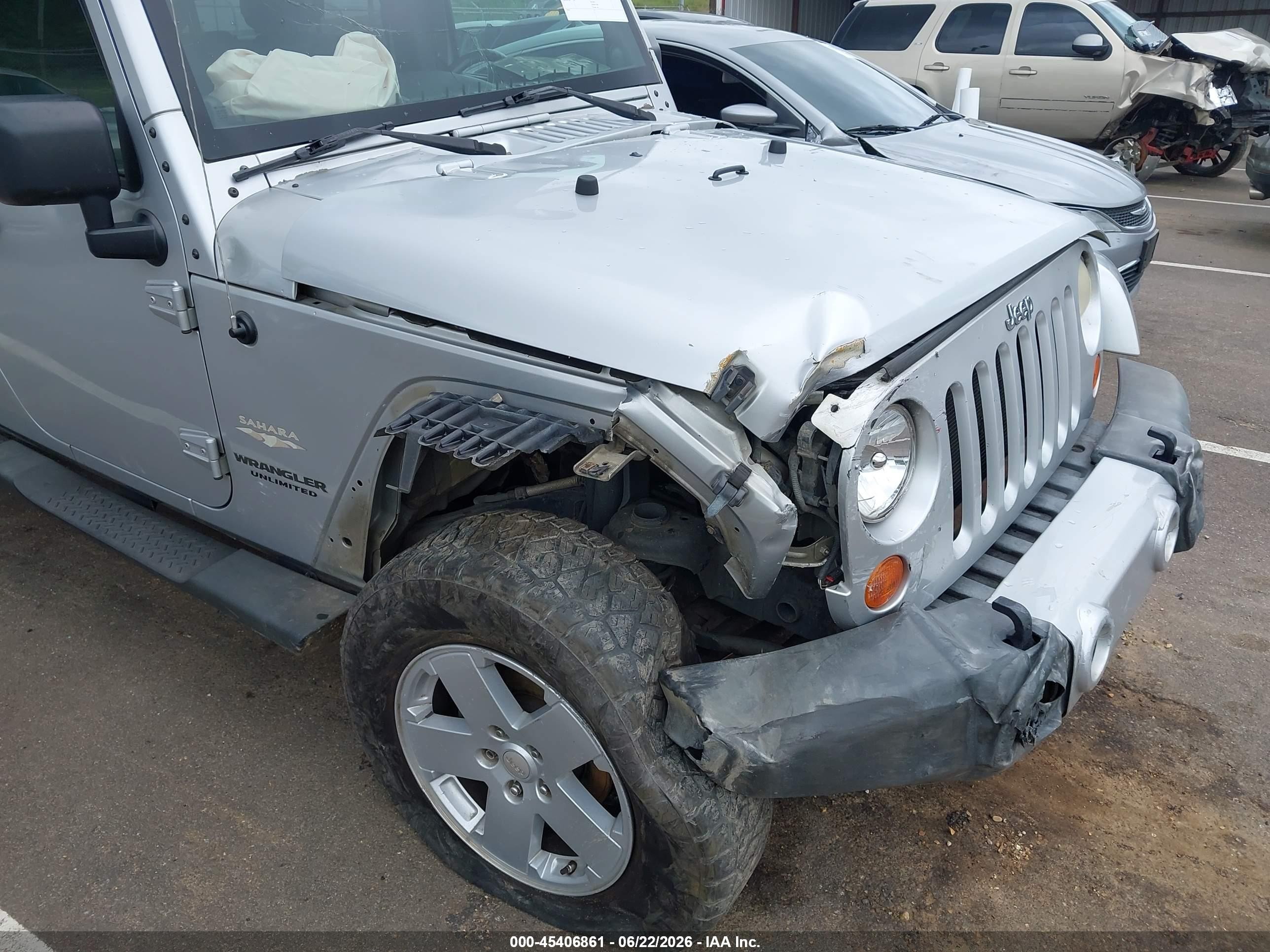 2008 Jeep Wrangler Unlimited Sahara Silver vin: 1J4GA59158L520641