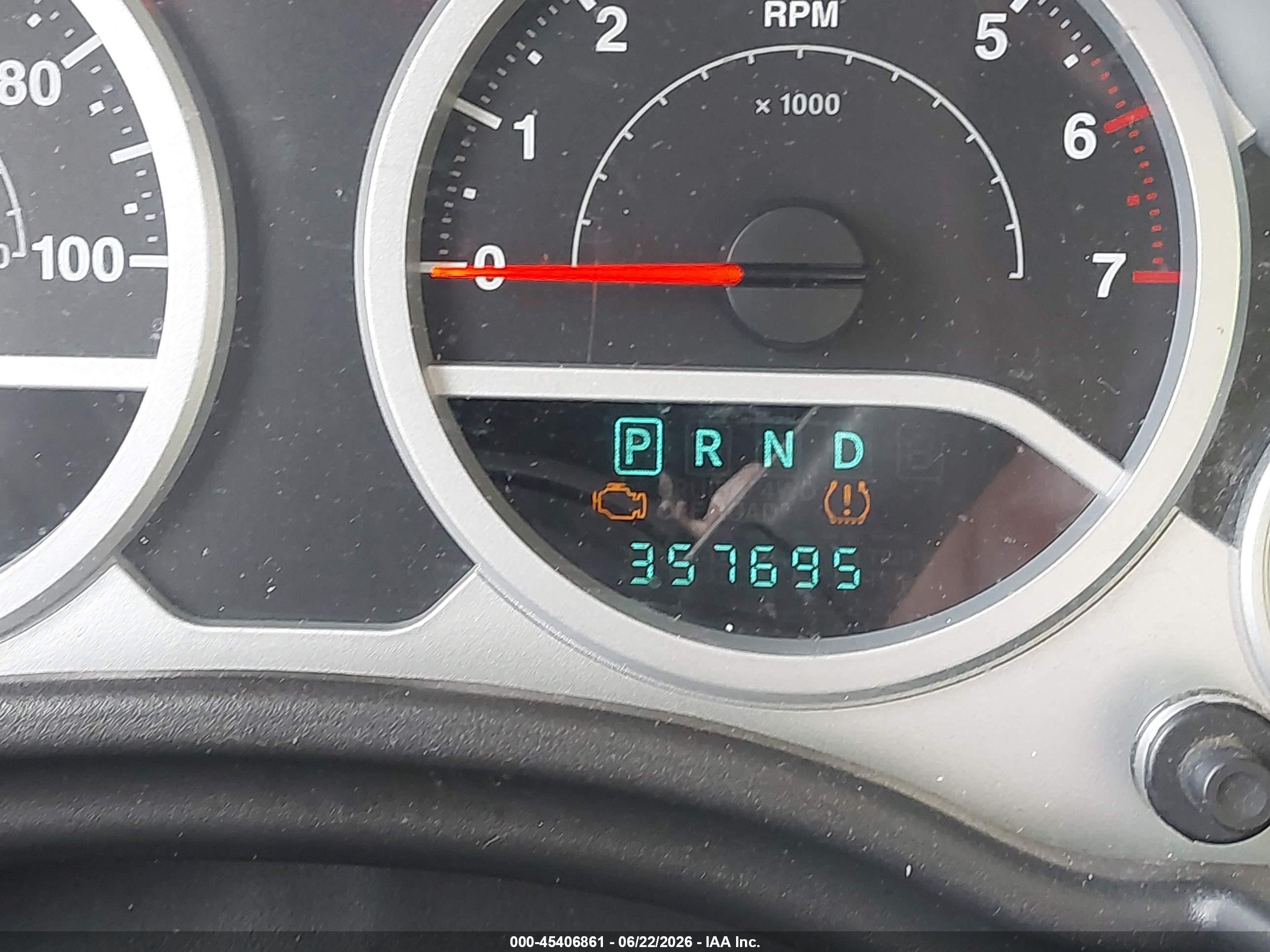 2008 Jeep Wrangler Unlimited Sahara Silver vin: 1J4GA59158L520641