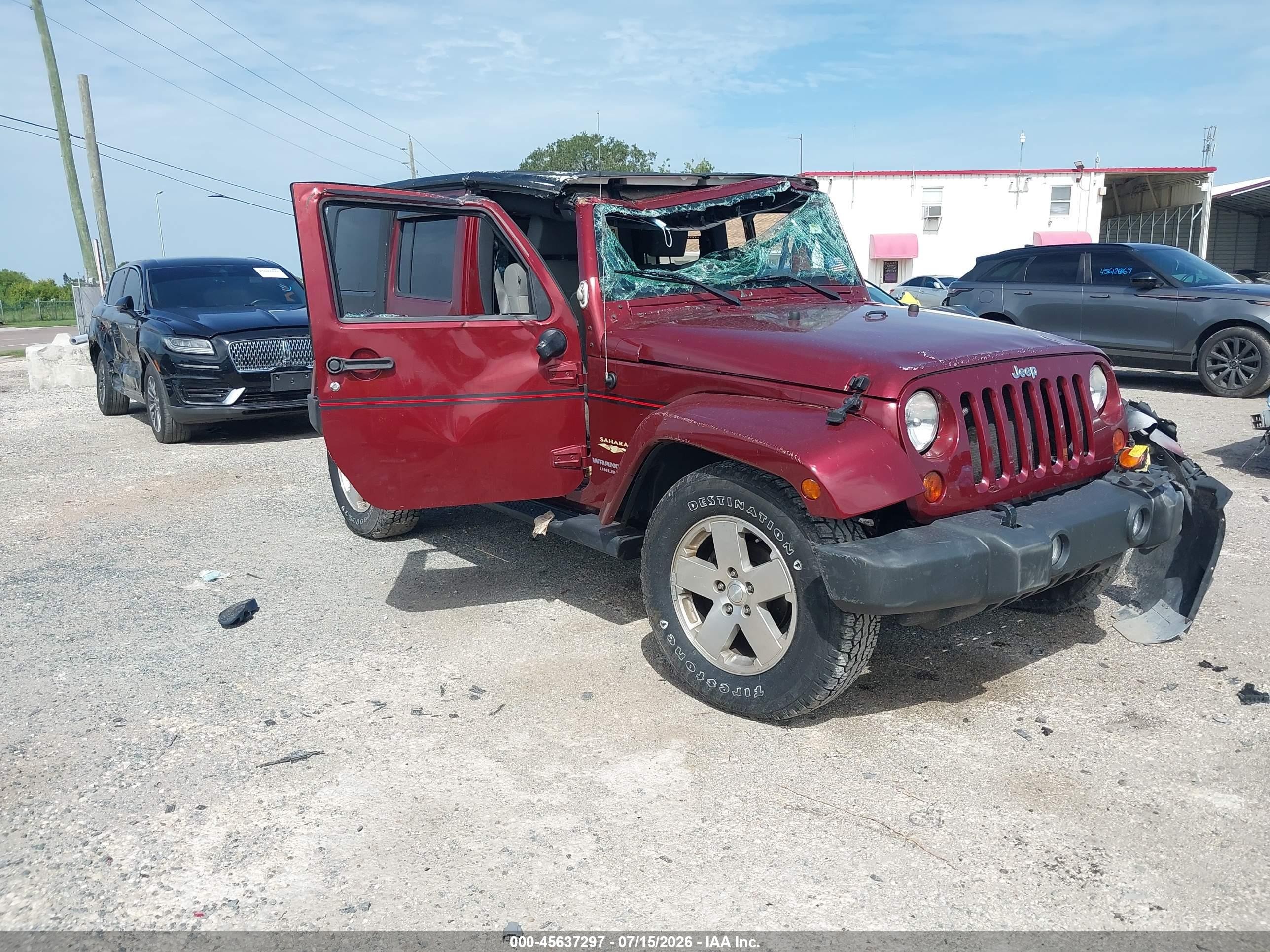2008 Jeep Wrangler Unlimited Sahara Red vin: 1J4GA59158L532465