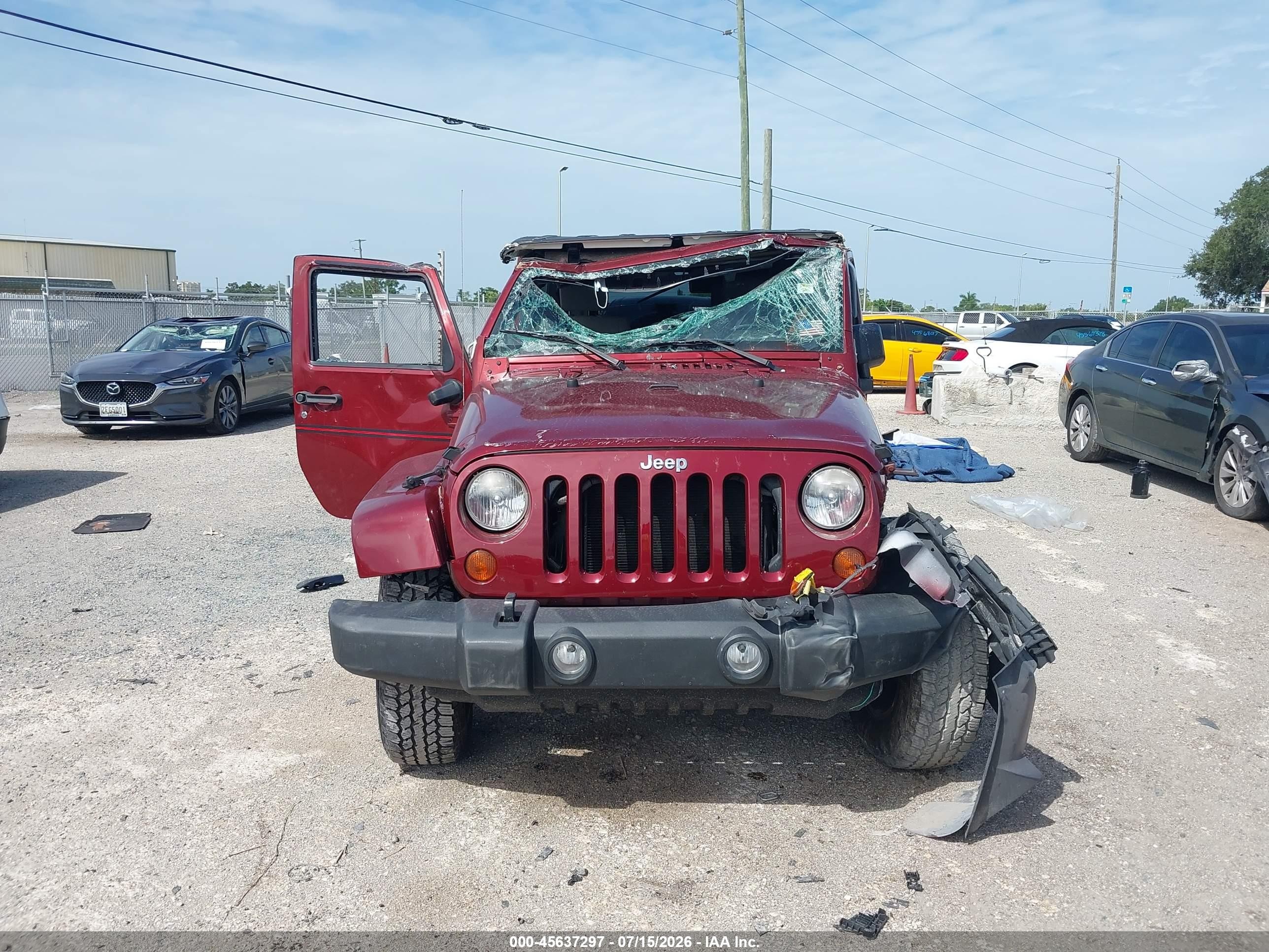2008 Jeep Wrangler Unlimited Sahara Red vin: 1J4GA59158L532465