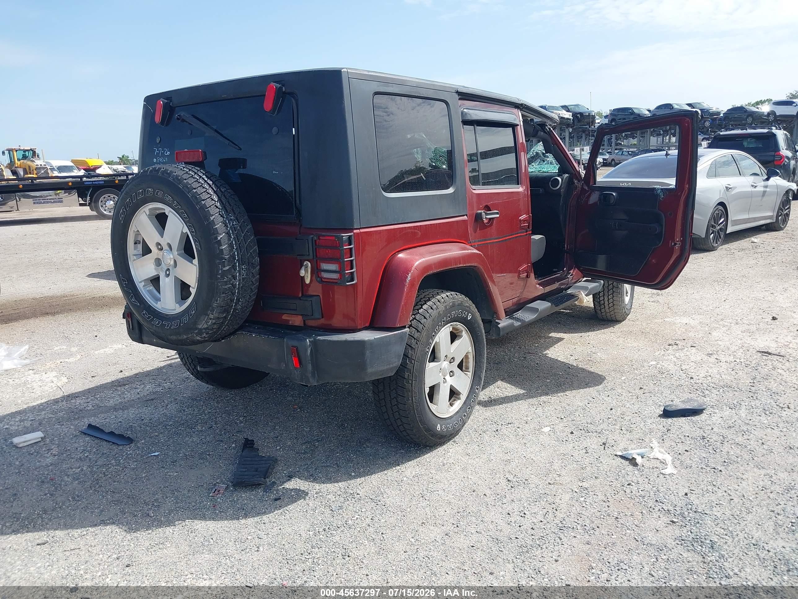 2008 Jeep Wrangler Unlimited Sahara Red vin: 1J4GA59158L532465
