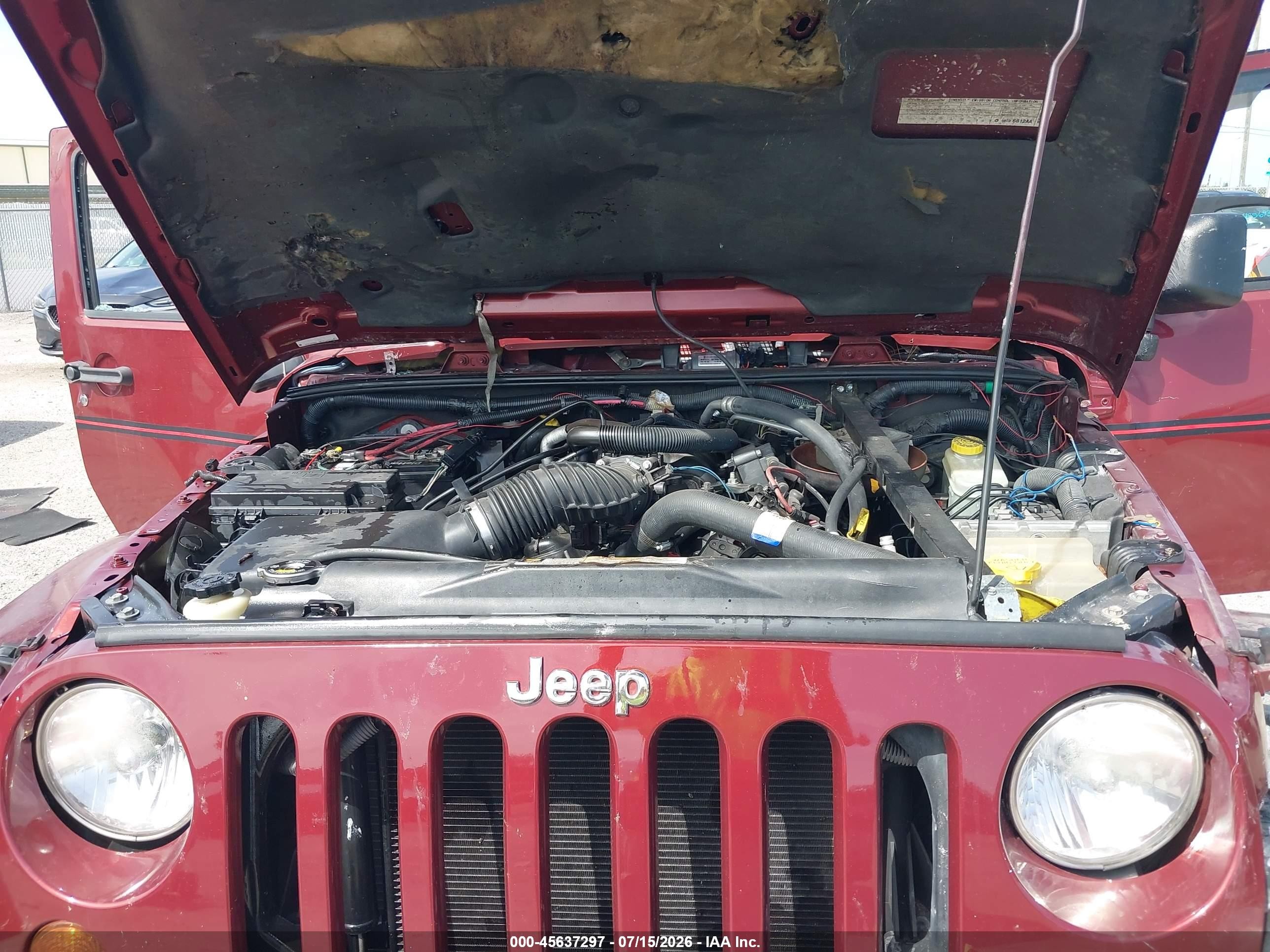 2008 Jeep Wrangler Unlimited Sahara Red vin: 1J4GA59158L532465