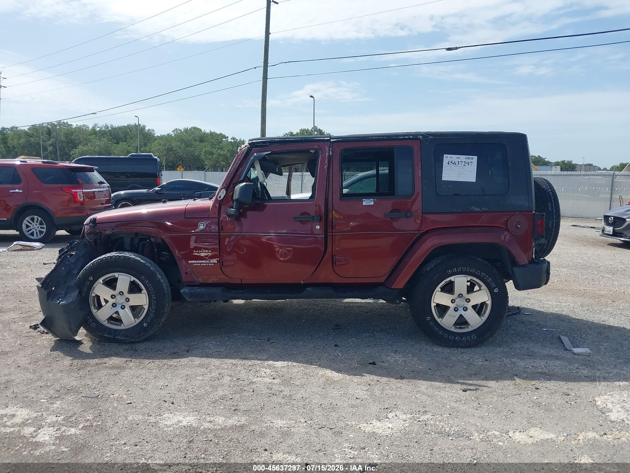 2008 Jeep Wrangler Unlimited Sahara Red vin: 1J4GA59158L532465