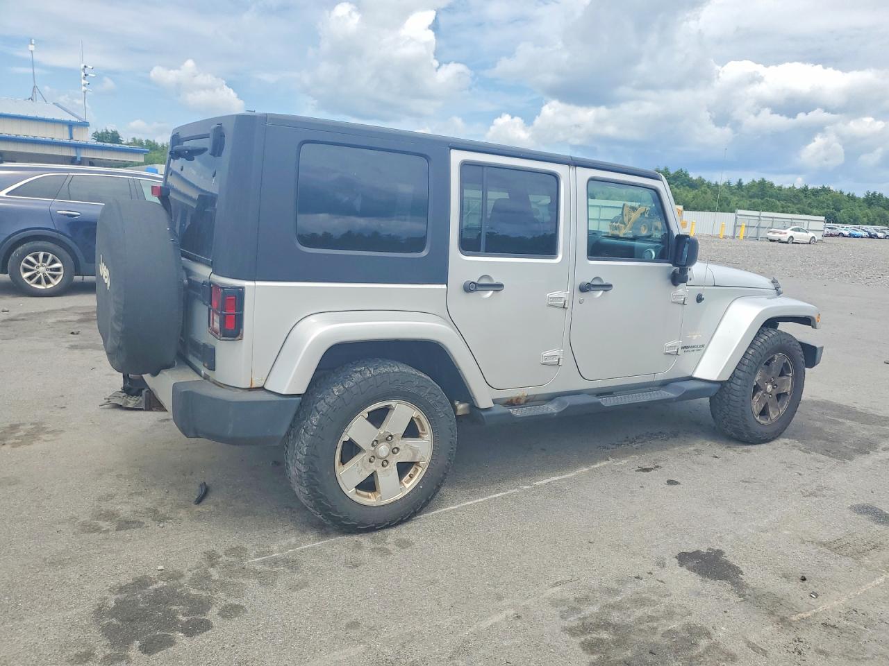 2009 Jeep Wrangler Unlimited Sahara Silver vin: 1J4GA59169L772433
