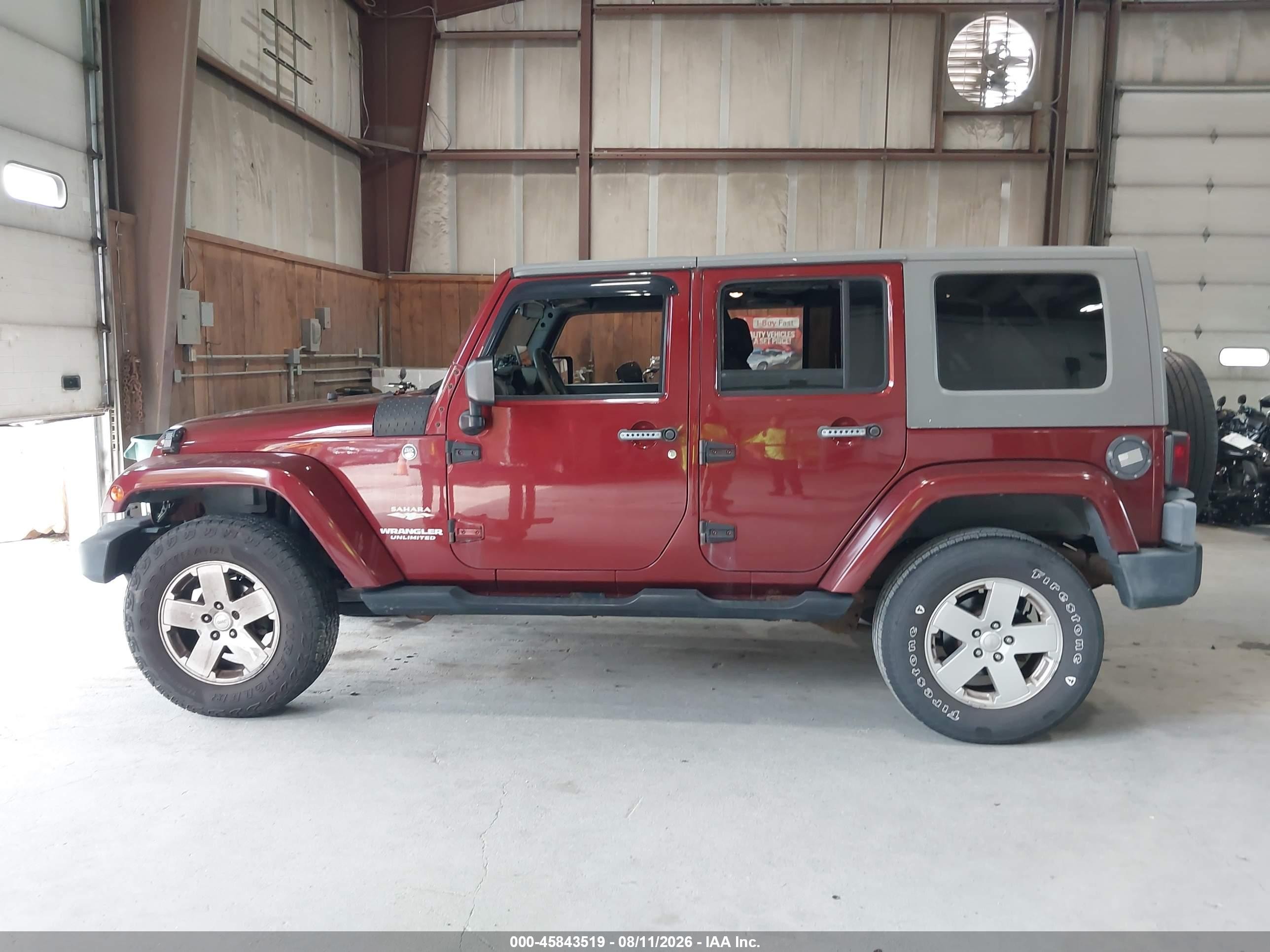 2007 Jeep Wrangler Unlimited Sahara Burgundy vin: 1J4GA59177L113273