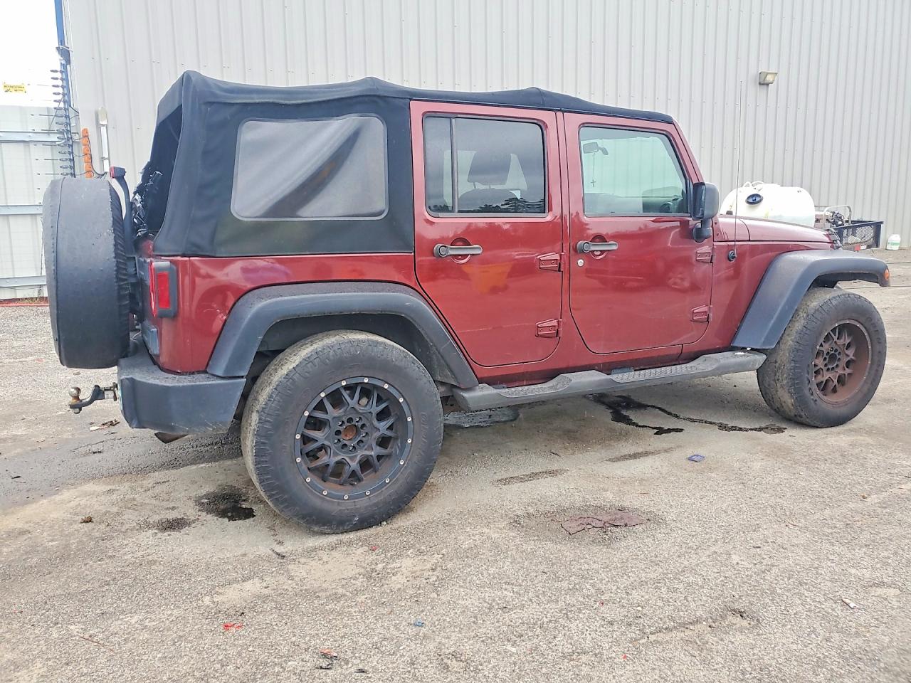 2007 Jeep Wrangler Sahara Burgundy vin: 1J4GA59177L170265