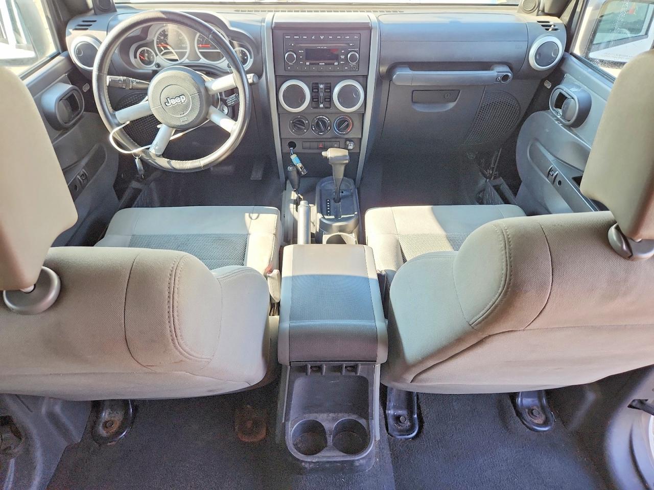 2008 Jeep Wrangler Unlimited Sahara White vin: 1J4GA59178L539272