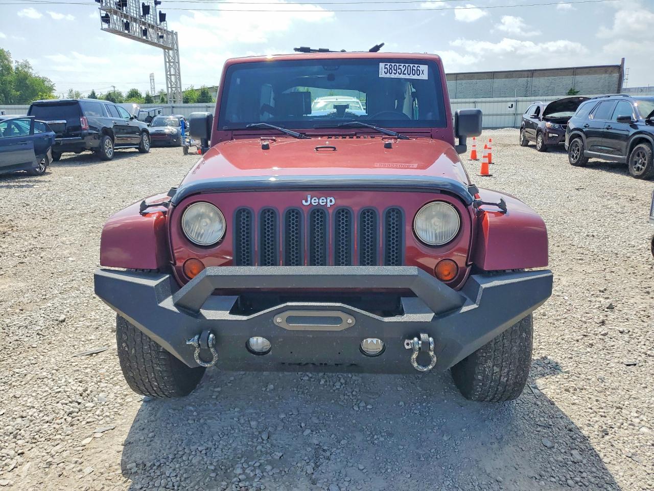 2009 Jeep Wrangler Unlimited Sahara Бордовый vin: 1J4GA59179L767158