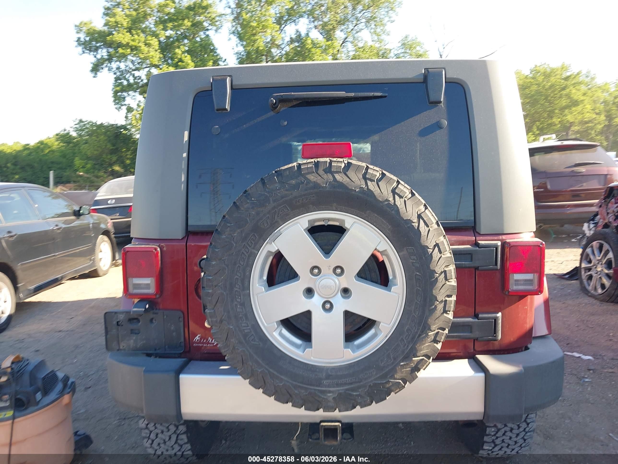 2008 Jeep Wrangler Unlimited Sahara Brown vin: 1J4GA59188L517197