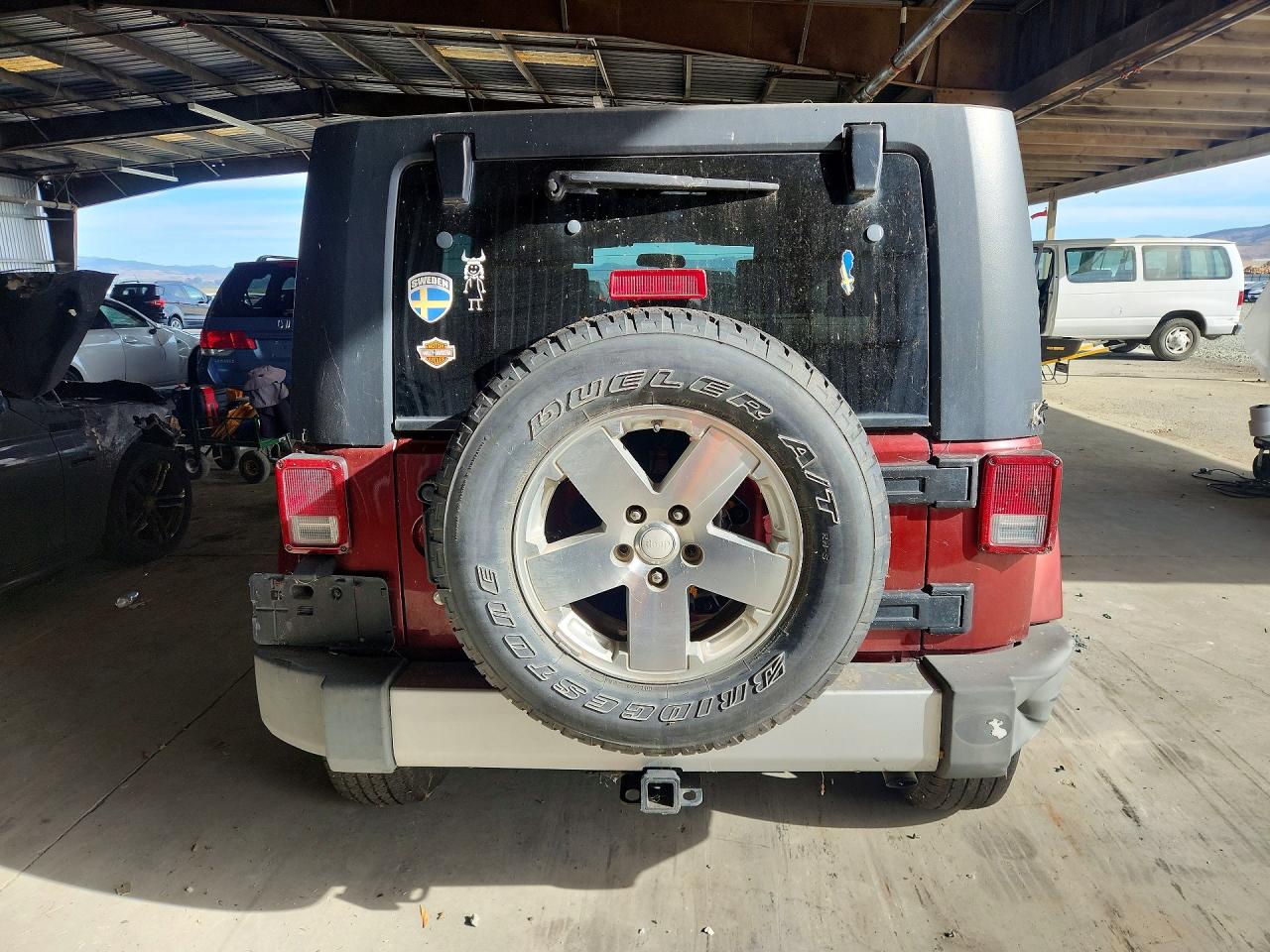 2008 Jeep Wrangler Unlimited Sahara Burgundy vin: 1J4GA59188L531438