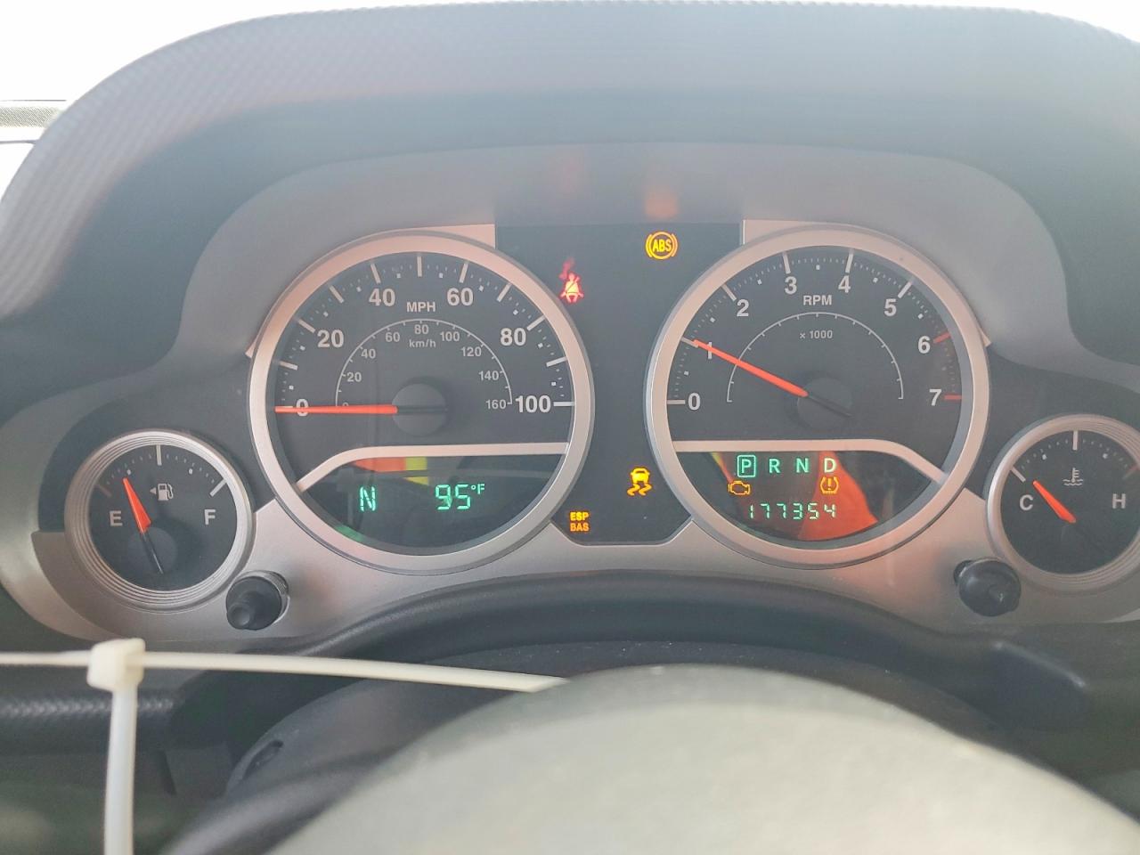 2008 Jeep Wrangler Unlimited Sahara Угольный vin: 1J4GA59198L605336