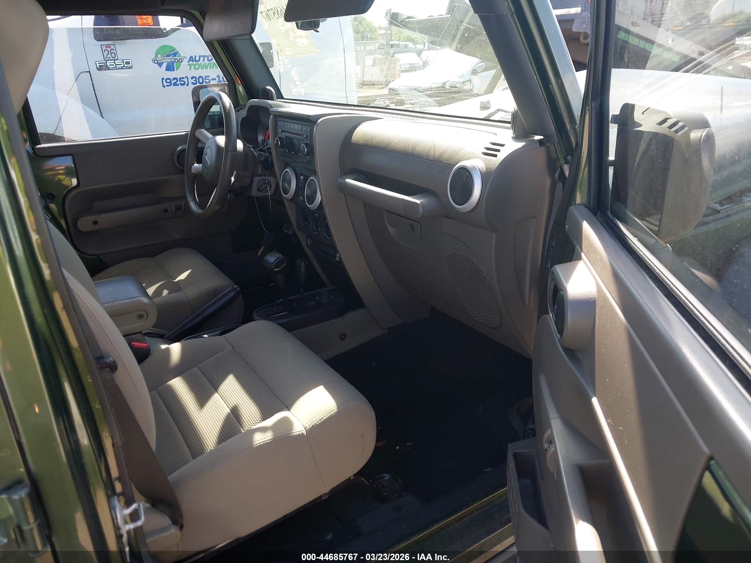 2008 Jeep Wrangler Unlimited Sahara Зеленый vin: 1J4GA59198L650535