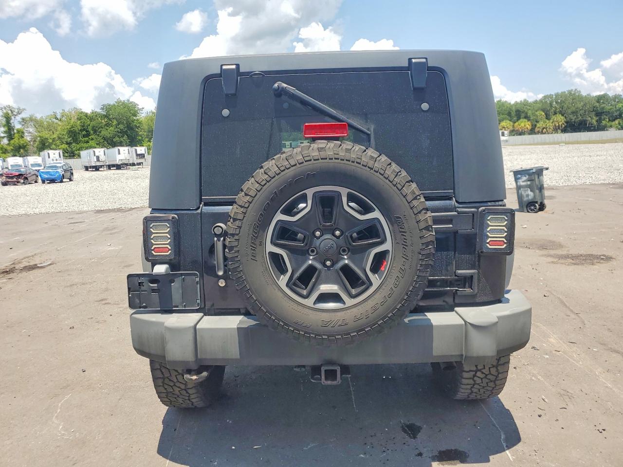 2009 Jeep Wrangler Unlimited Sahara Black vin: 1J4GA591X9L705012