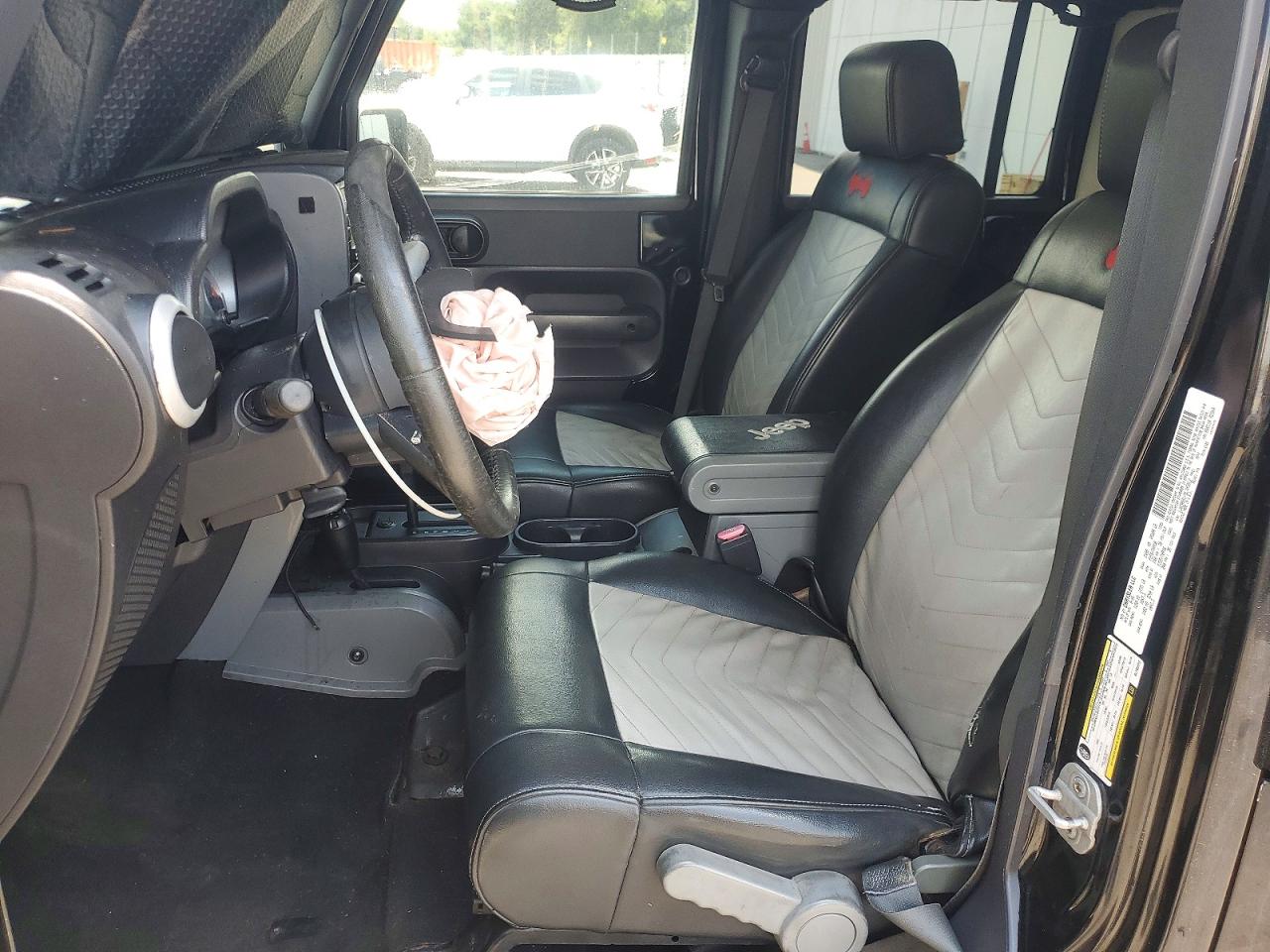 2009 Jeep Wrangler Unlimited Sahara Black vin: 1J4GA591X9L705012