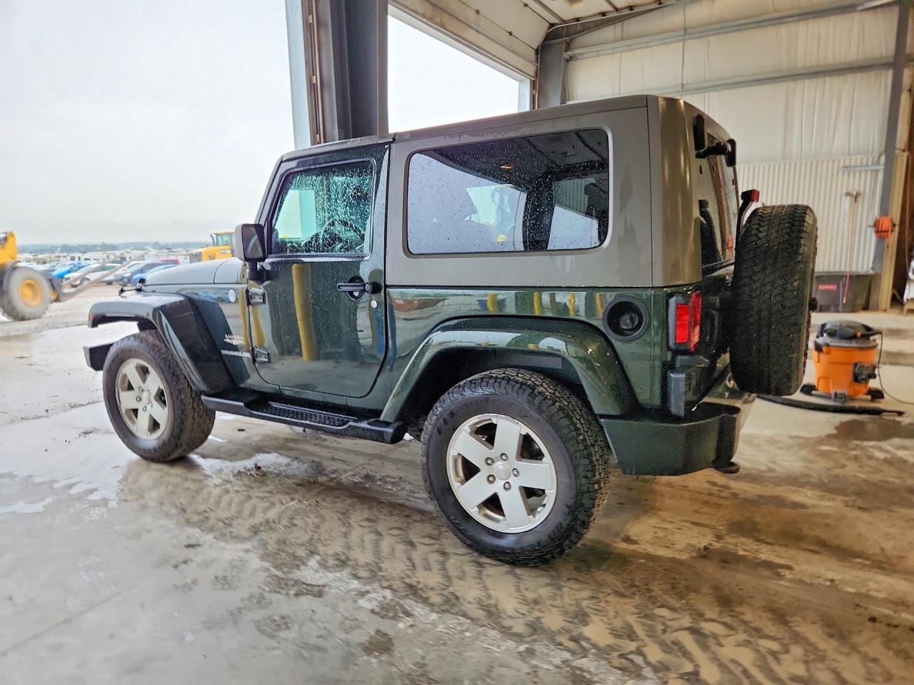 2010 Jeep Wrangler Sahara Green vin: 1J4GA5D10AL136067
