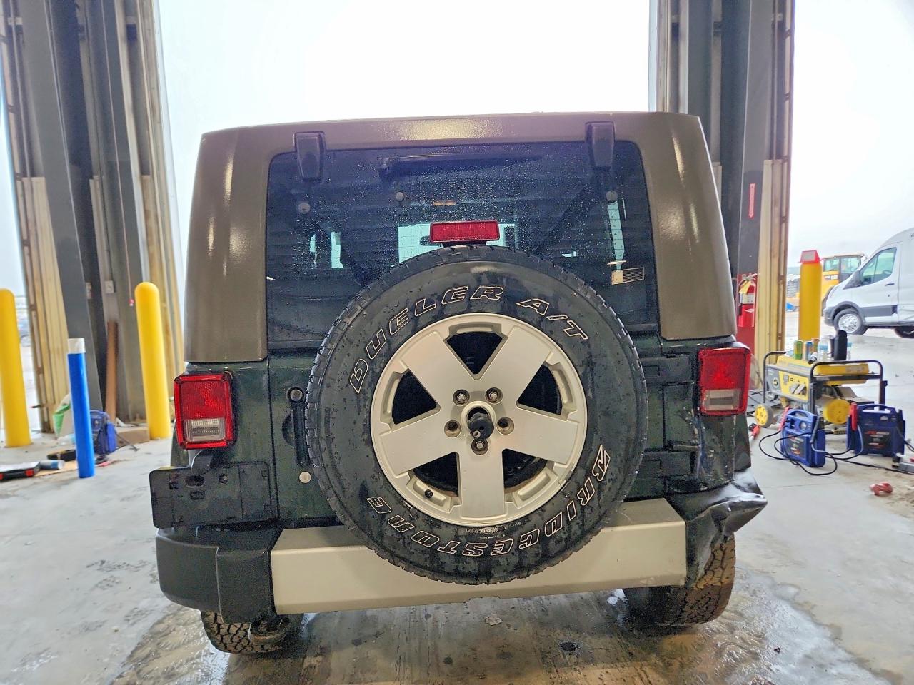 2010 Jeep Wrangler Sahara Green vin: 1J4GA5D10AL136067