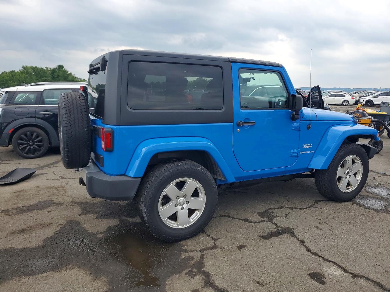2011 Jeep Wrangler Sahara Blue vin: 1J4GA5D17BL571198