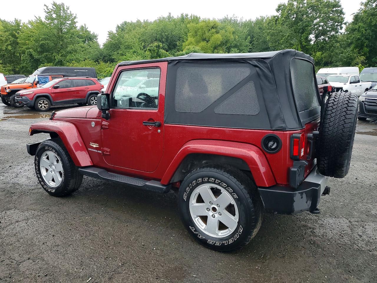 2011 Jeep Wrangler Sahara Burgundy vin: 1J4GA5D19BL518938