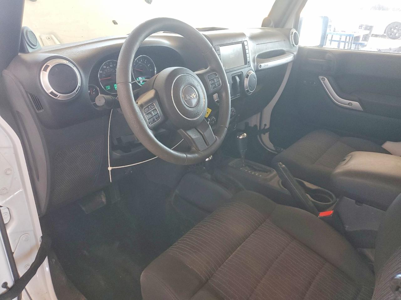 2011 Jeep Wrangler Sahara White vin: 1J4GA5D19BL559134