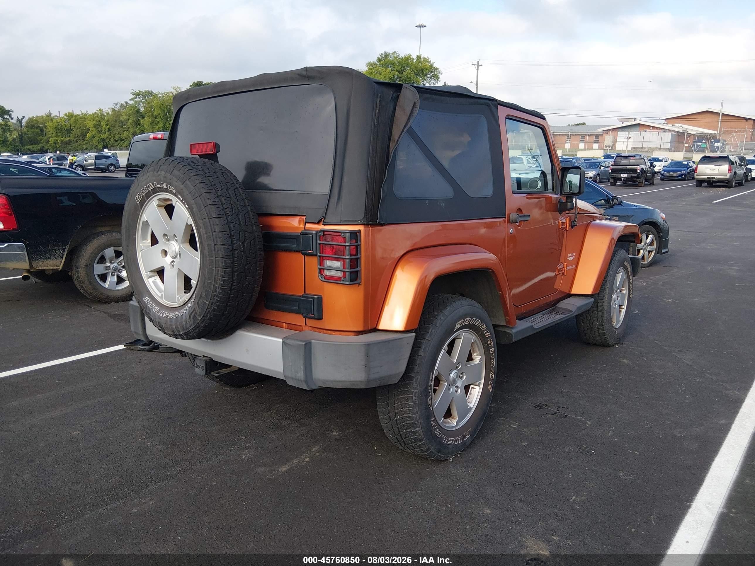 2011 Jeep Wrangler Sahara Оранжевый vin: 1J4GA5D19BL572062