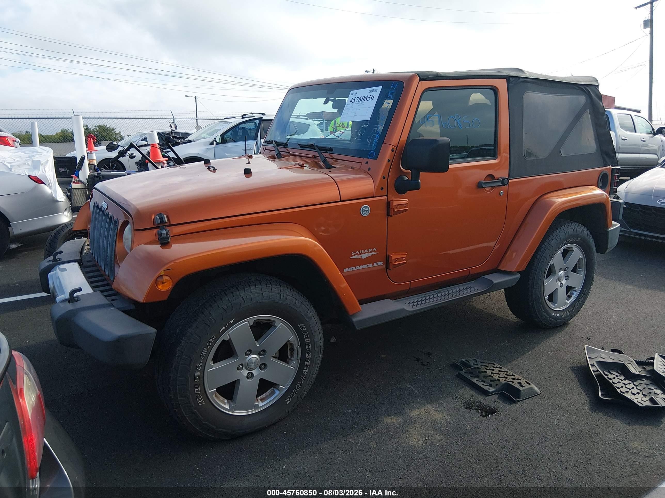 2011 Jeep Wrangler Sahara Оранжевый vin: 1J4GA5D19BL572062