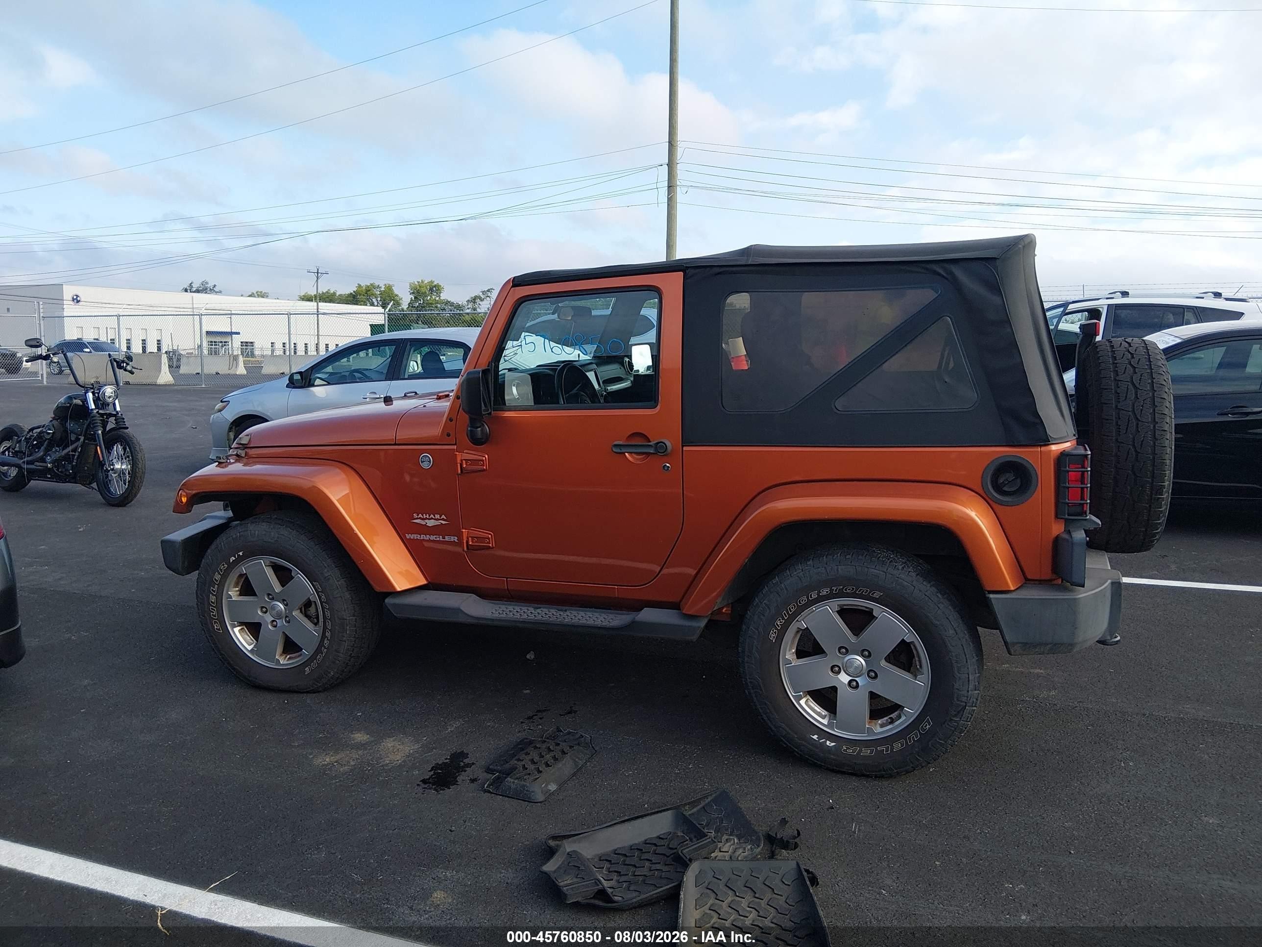 2011 Jeep Wrangler Sahara Оранжевый vin: 1J4GA5D19BL572062