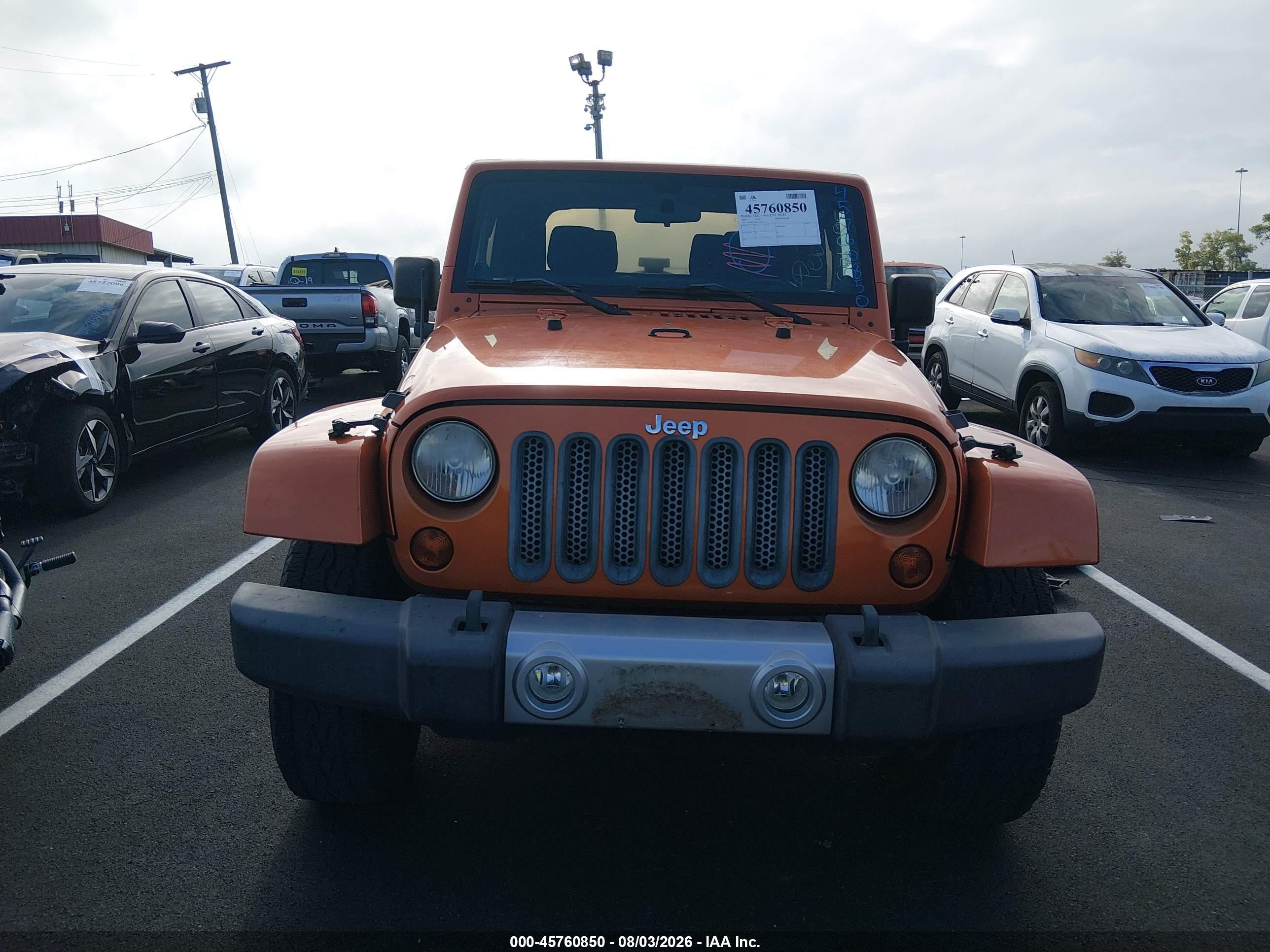 2011 Jeep Wrangler Sahara Оранжевый vin: 1J4GA5D19BL572062