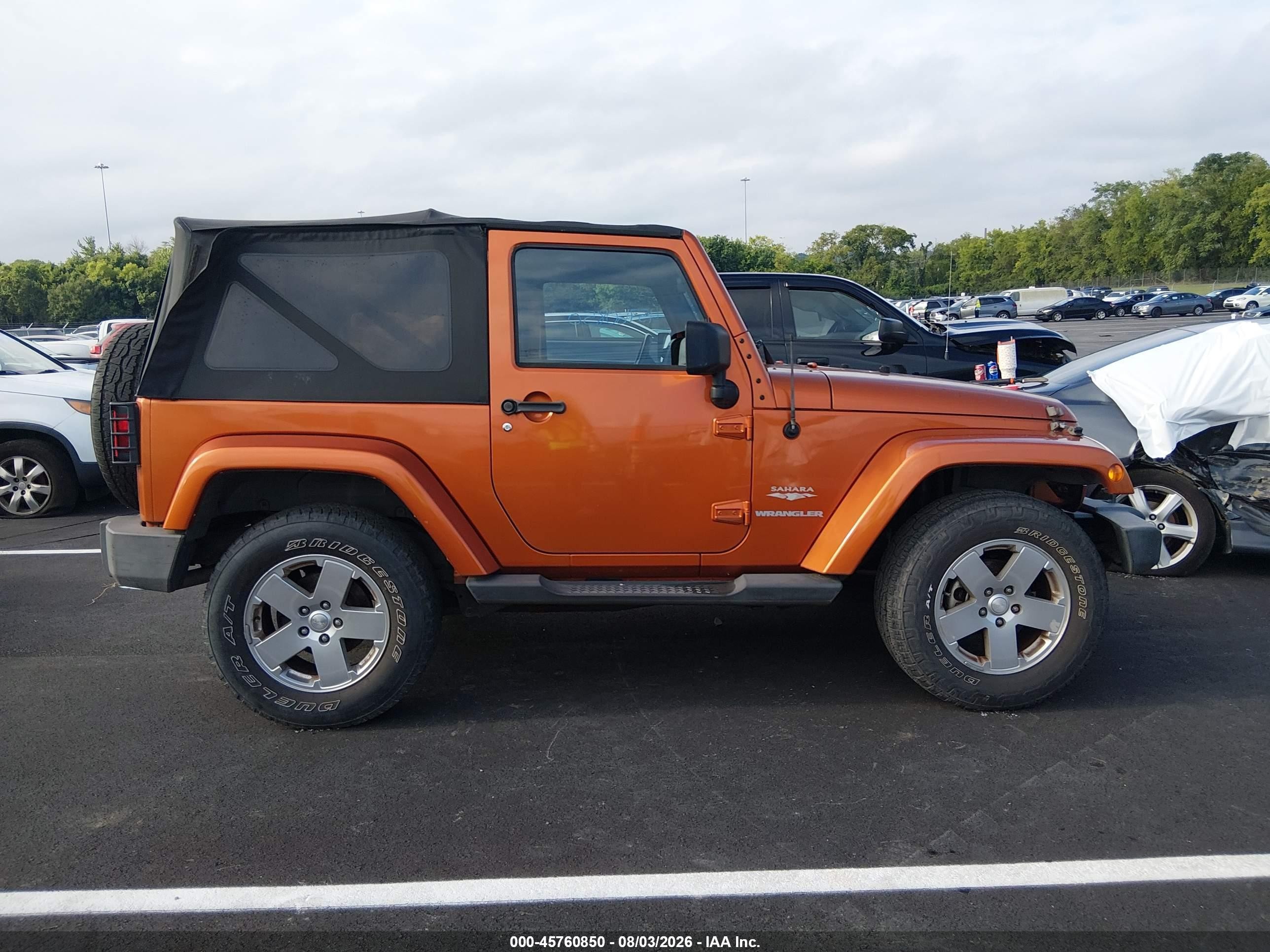2011 Jeep Wrangler Sahara Оранжевый vin: 1J4GA5D19BL572062