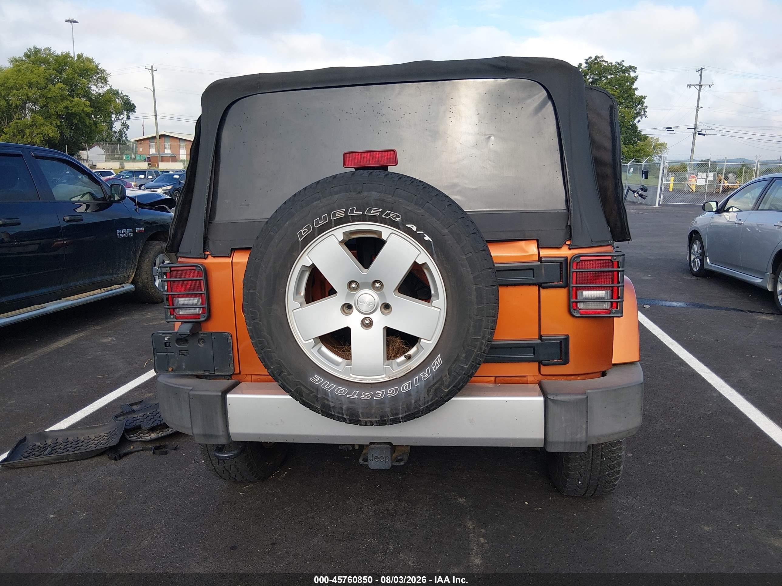 2011 Jeep Wrangler Sahara Оранжевый vin: 1J4GA5D19BL572062