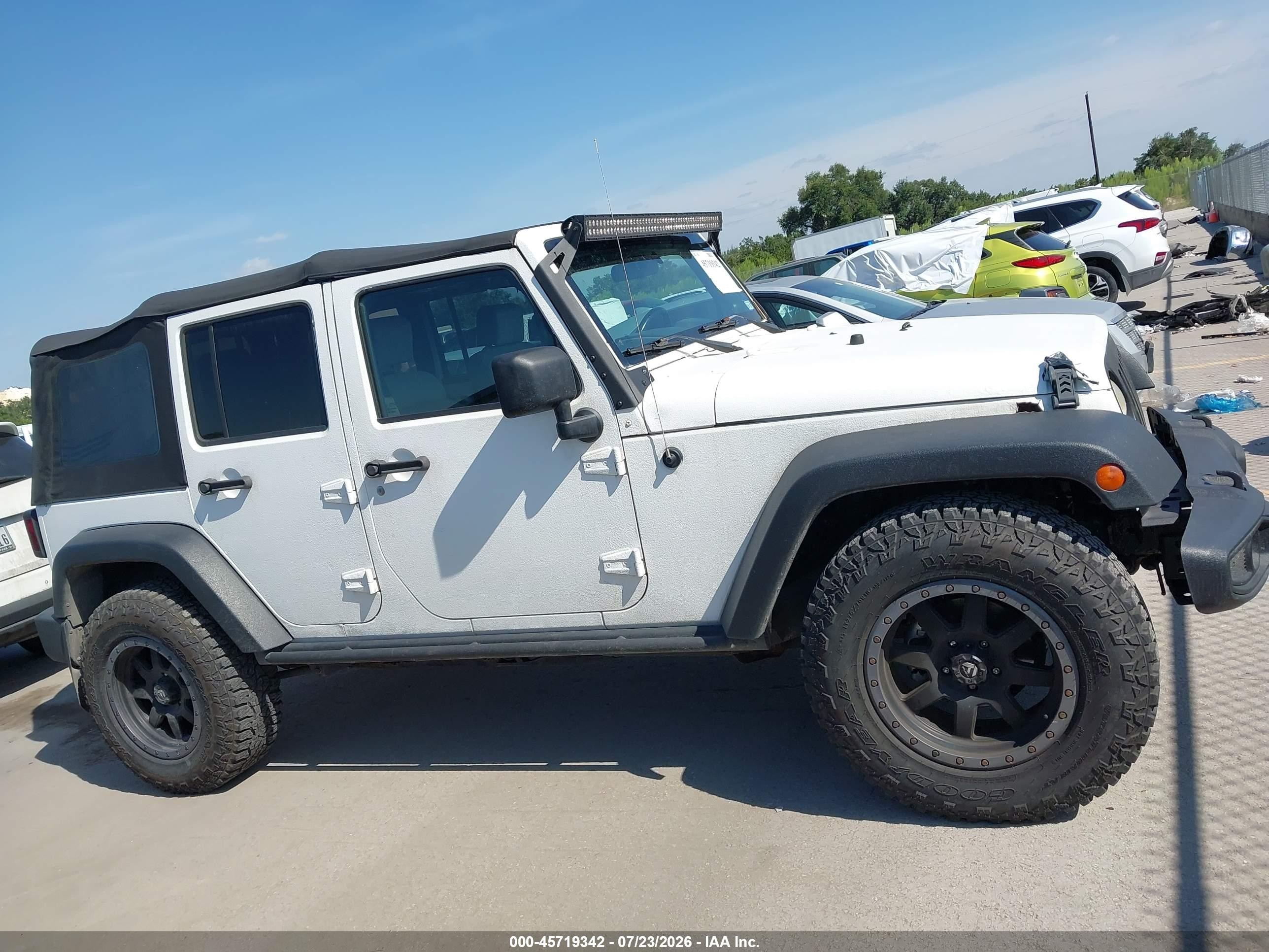 2008 Jeep Wrangler Unlimited Rubicon White vin: 1J4GA69108L591364