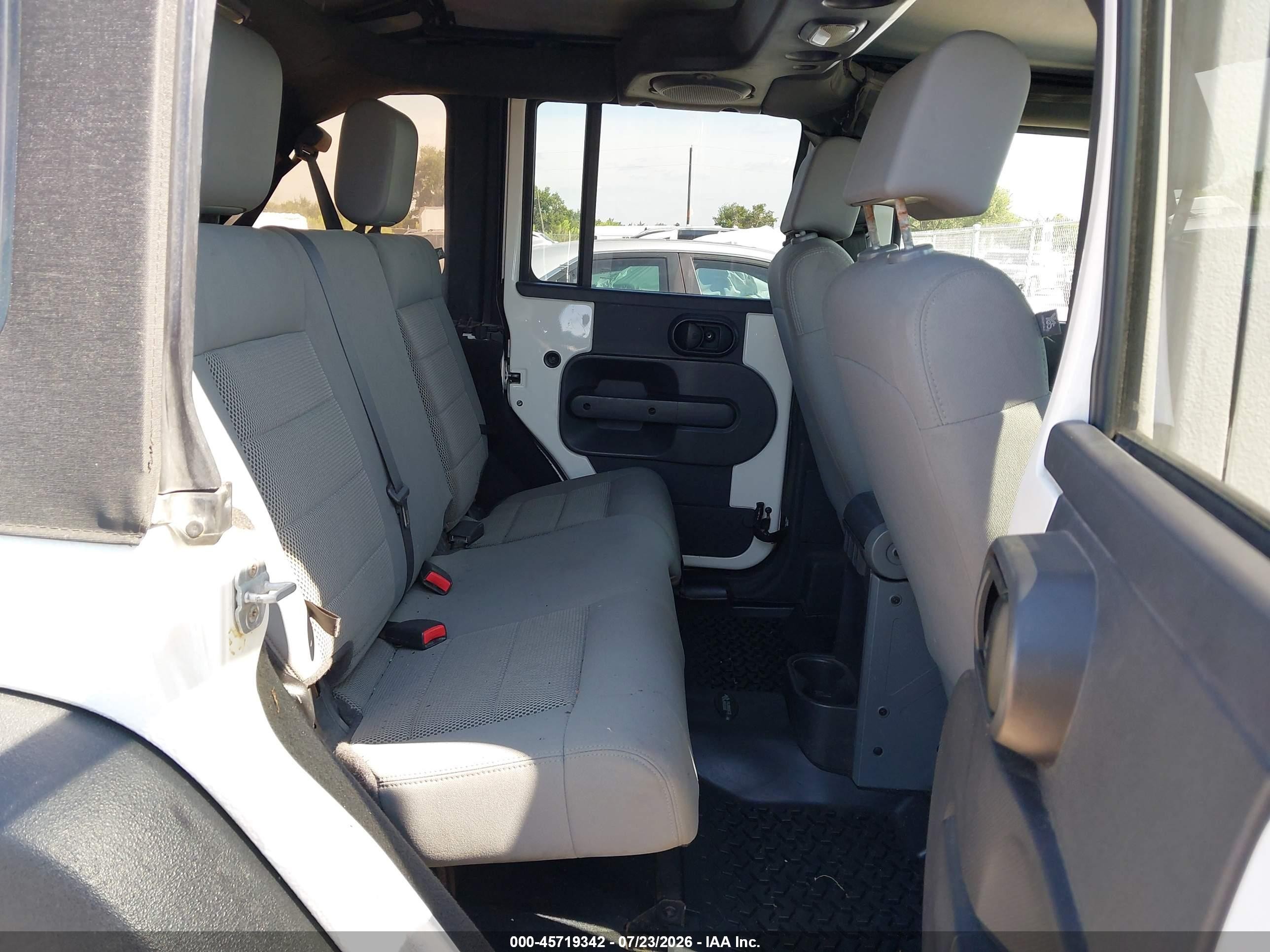 2008 Jeep Wrangler Unlimited Rubicon White vin: 1J4GA69108L591364