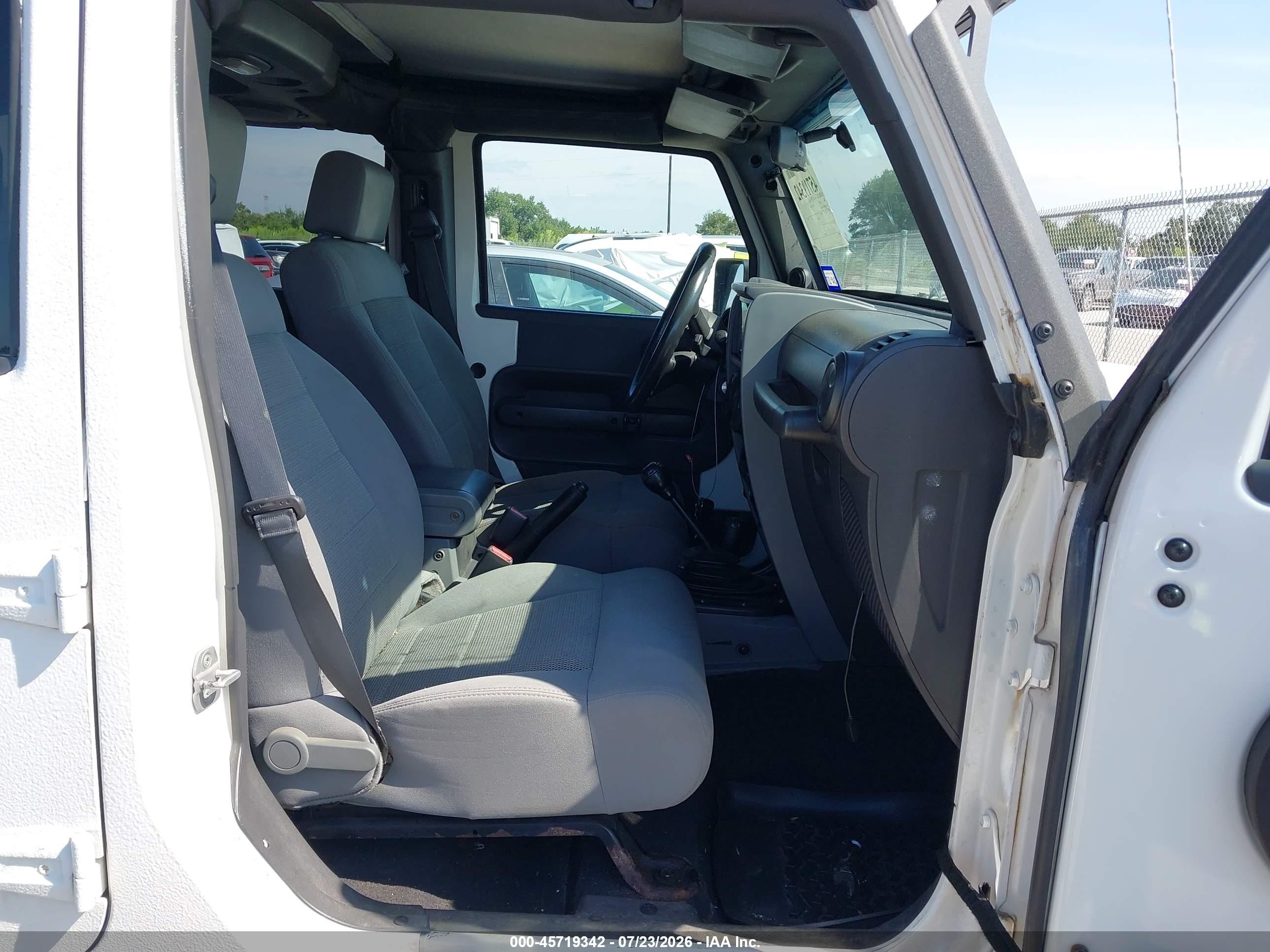 2008 Jeep Wrangler Unlimited Rubicon White vin: 1J4GA69108L591364