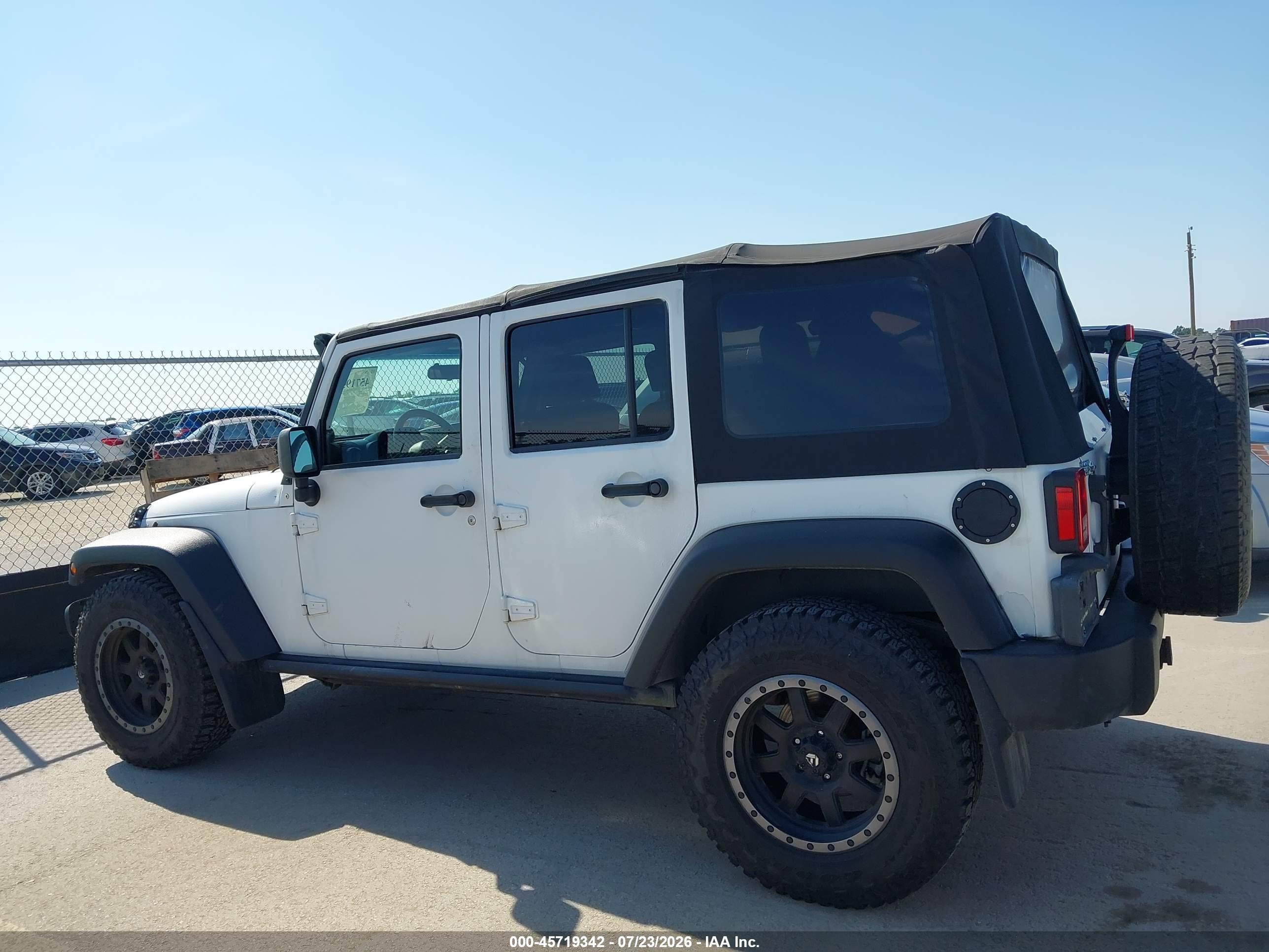 2008 Jeep Wrangler Unlimited Rubicon White vin: 1J4GA69108L591364