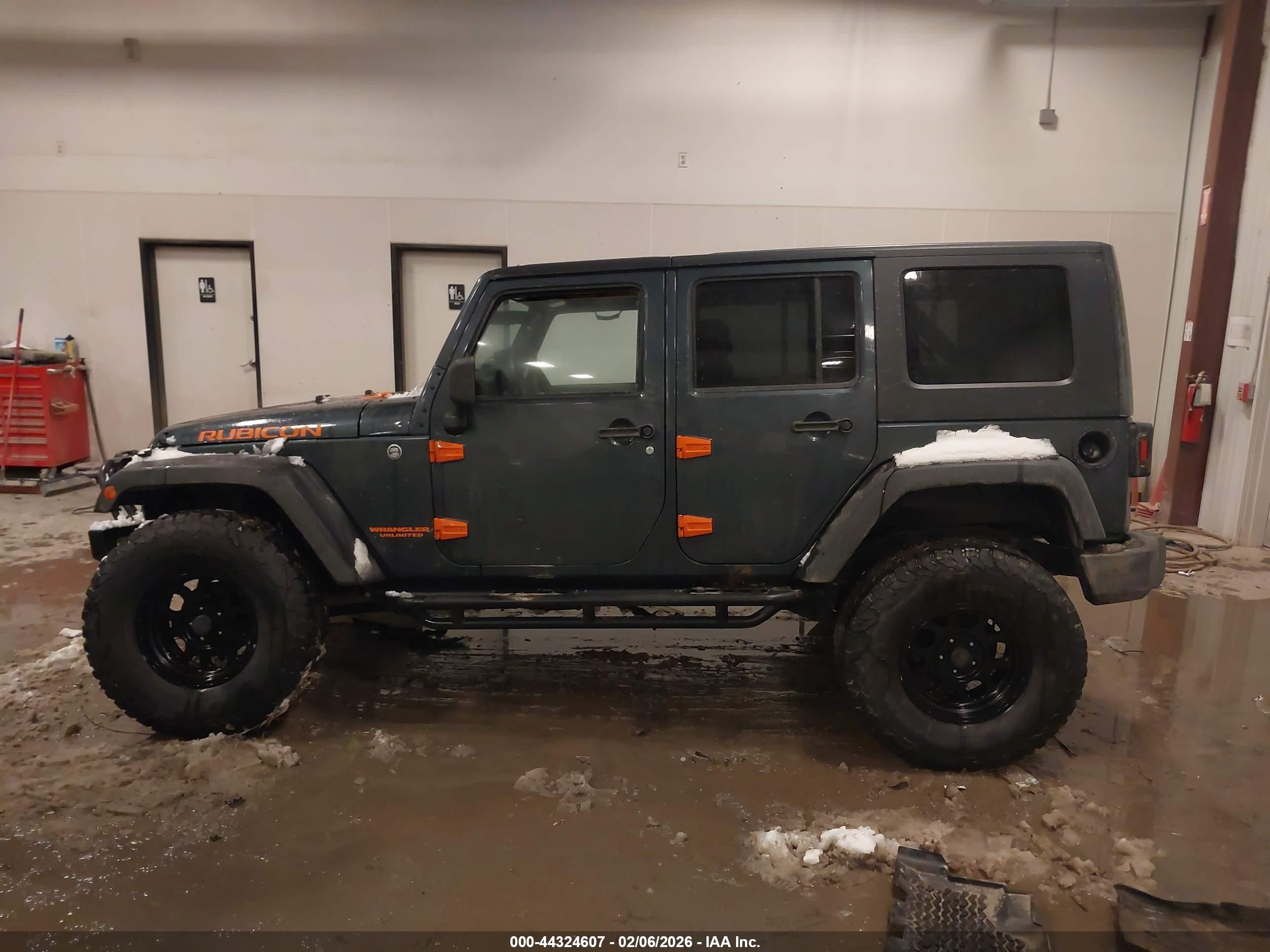 2008 Jeep Wrangler Unlimited Rubicon Gray vin: 1J4GA69148L593148