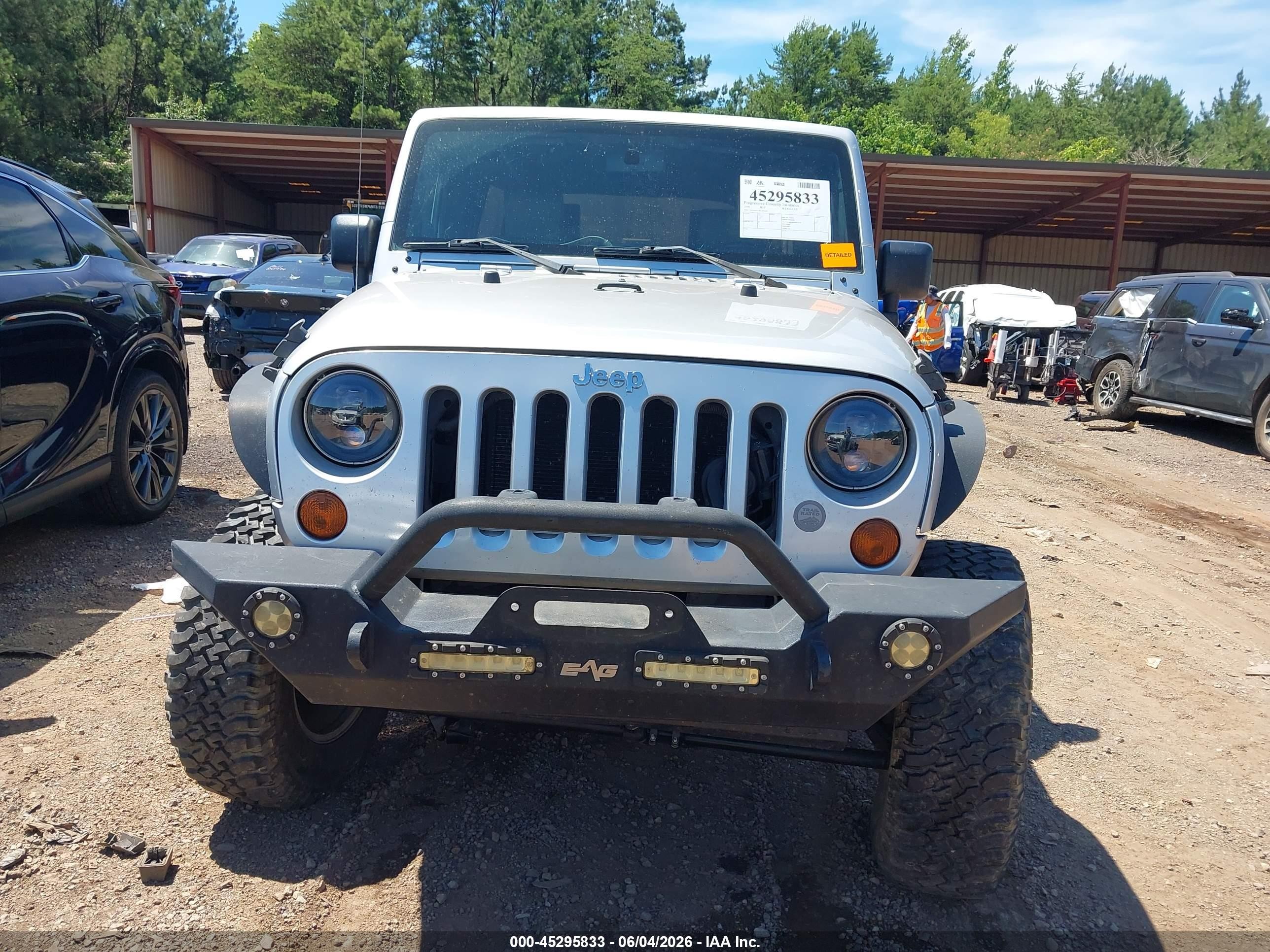 2008 Jeep Wrangler Unlimited Rubicon Silver vin: 1J4GA69158L566024