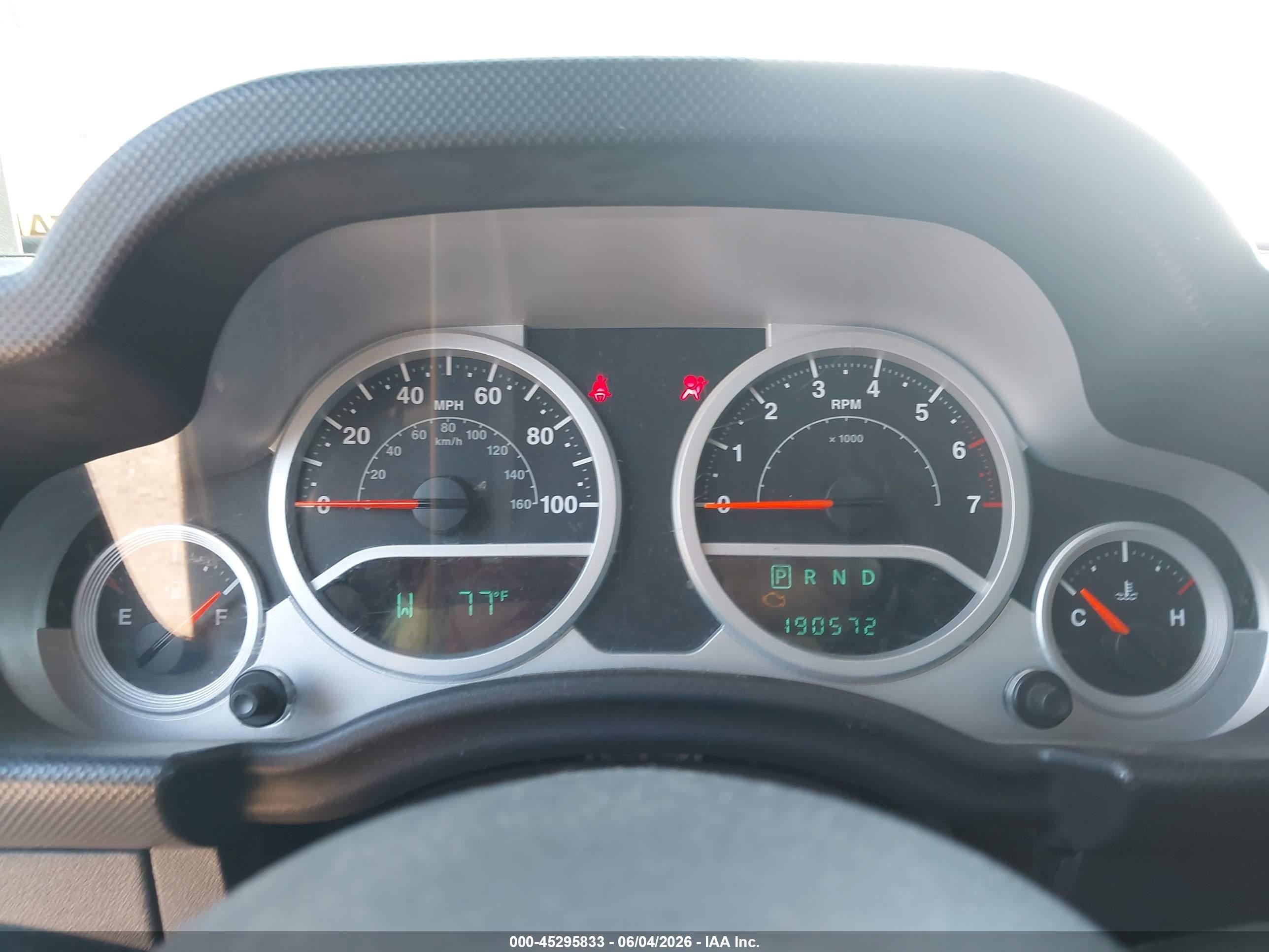 2008 Jeep Wrangler Unlimited Rubicon Silver vin: 1J4GA69158L566024