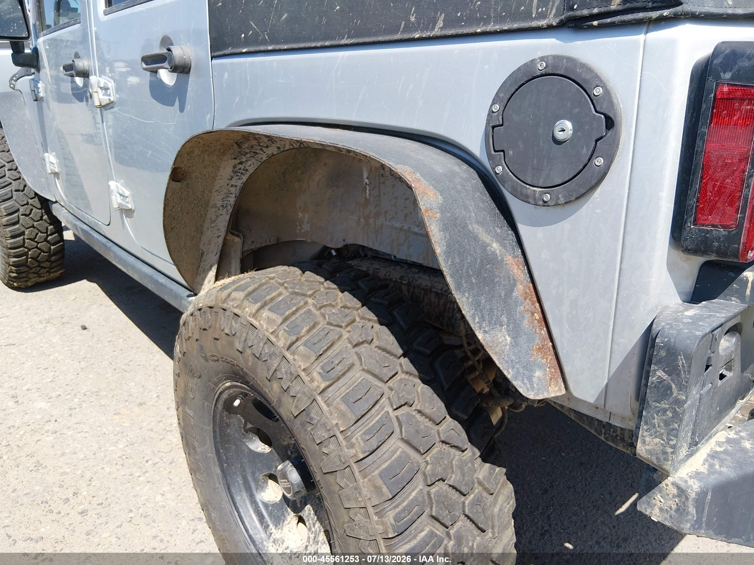2008 Jeep Wrangler Unlimited Rubicon Silver vin: 1J4GA69158L571482