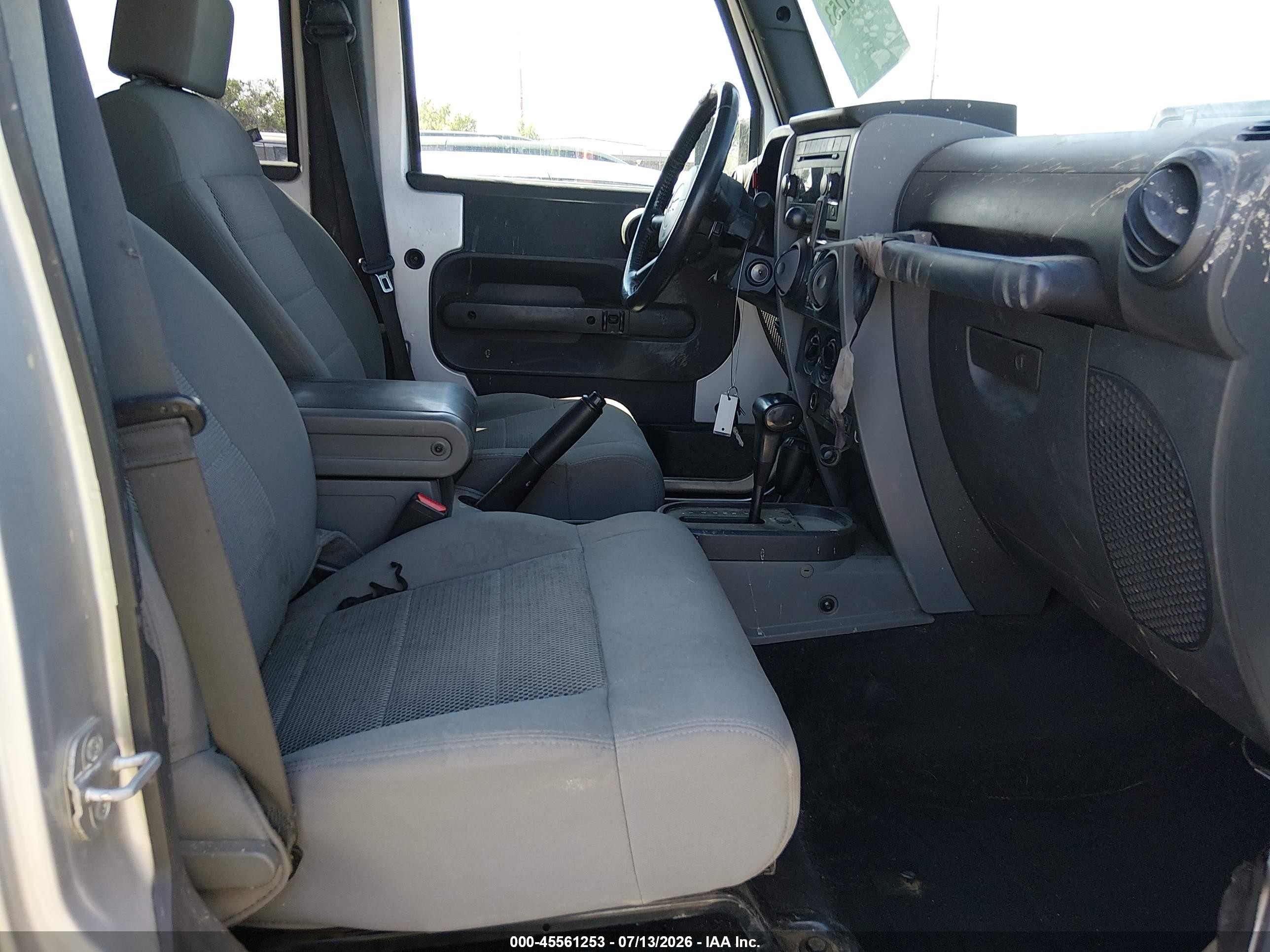 2008 Jeep Wrangler Unlimited Rubicon Silver vin: 1J4GA69158L571482