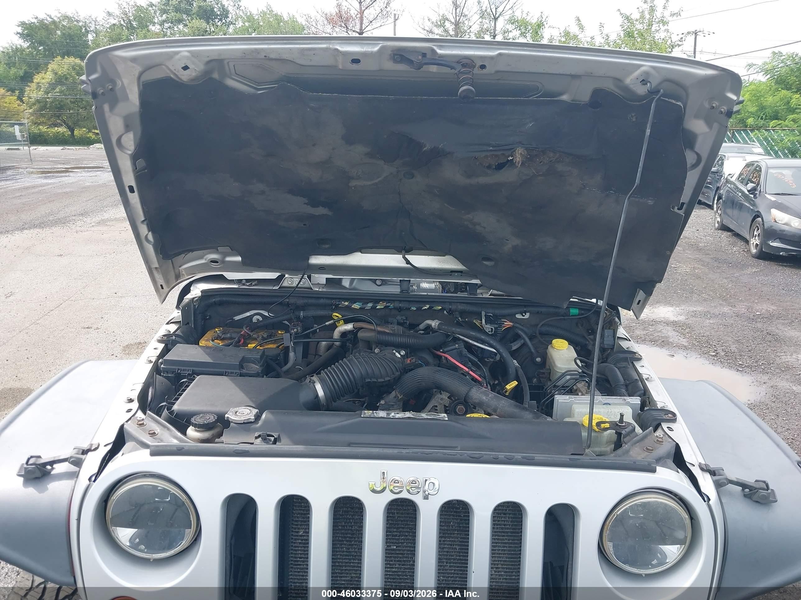 2011 Jeep Wrangler 70th Anniversary Silver vin: 1J4GA7D13BL579309