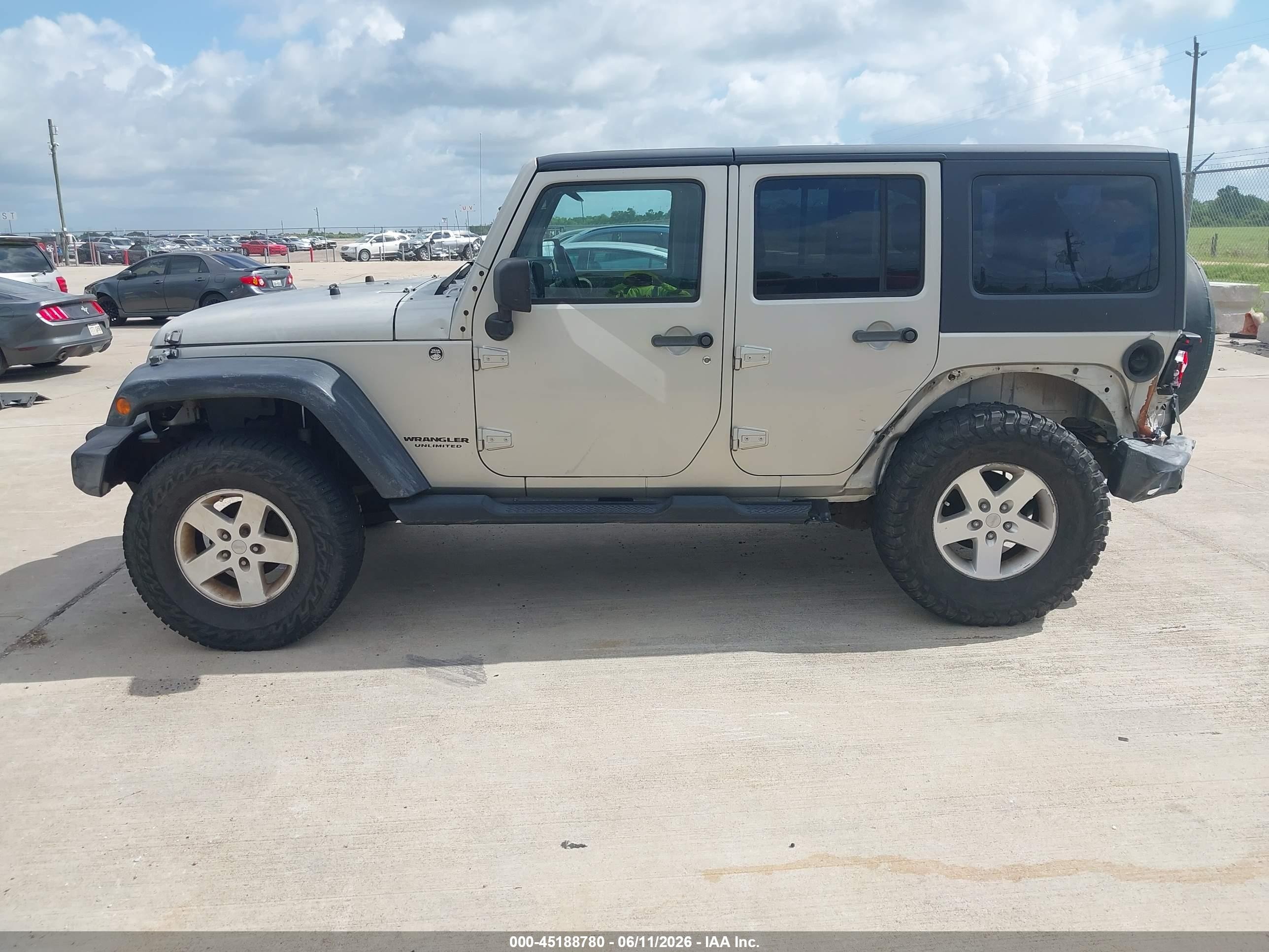 2007 Jeep Wrangler Unlimited X Silver vin: 1J4GB39147L108808