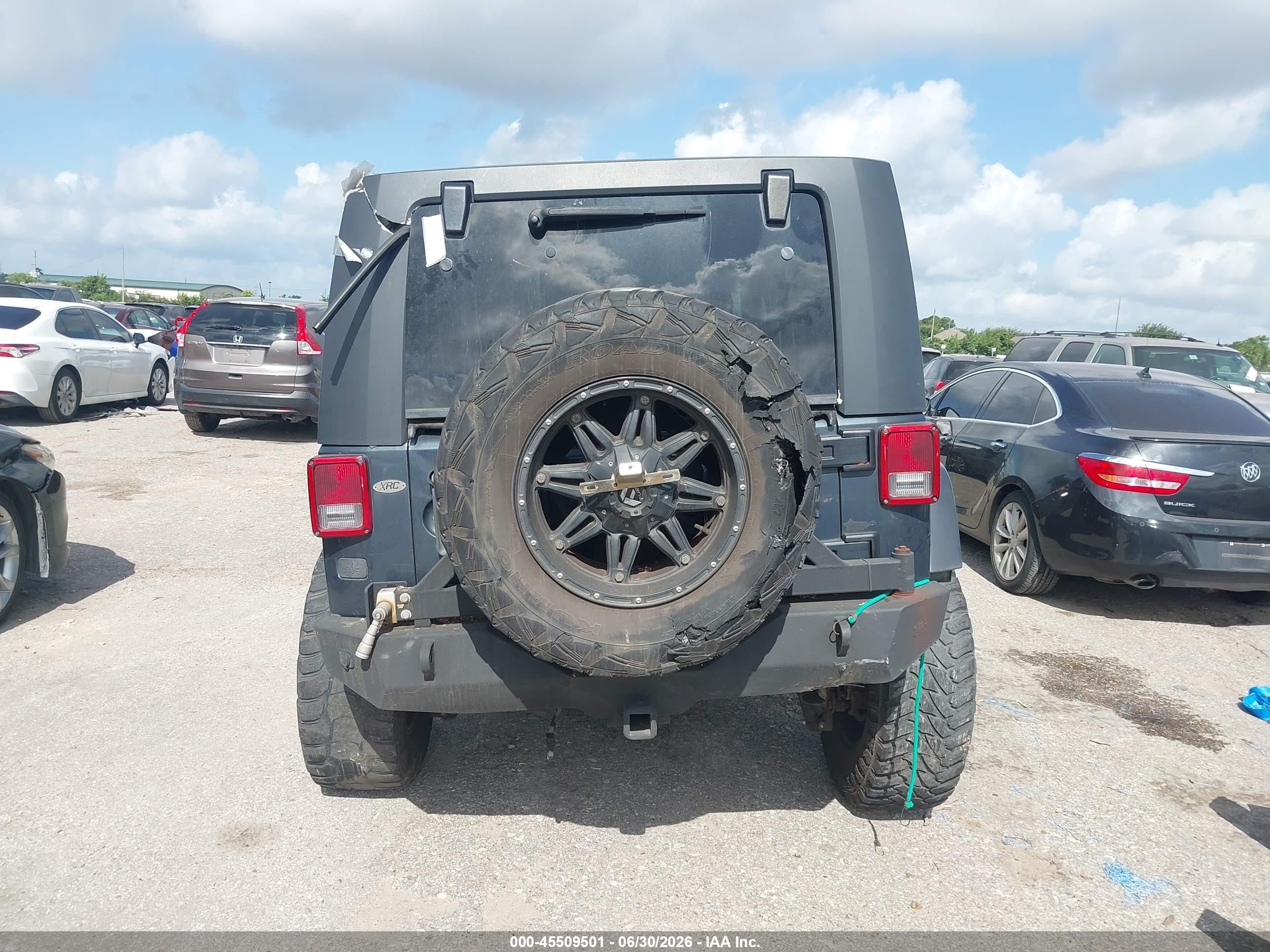 2007 Jeep Wrangler Unlimited Sahara Gray vin: 1J4GB591X7L123339
