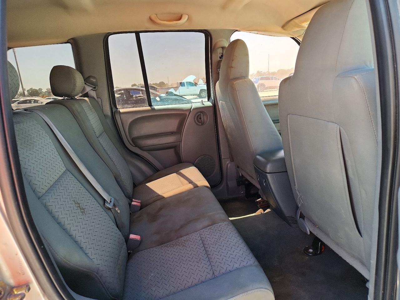 2005 Jeep Liberty Renegade Серебряный vin: 1J4GK38K05W718534